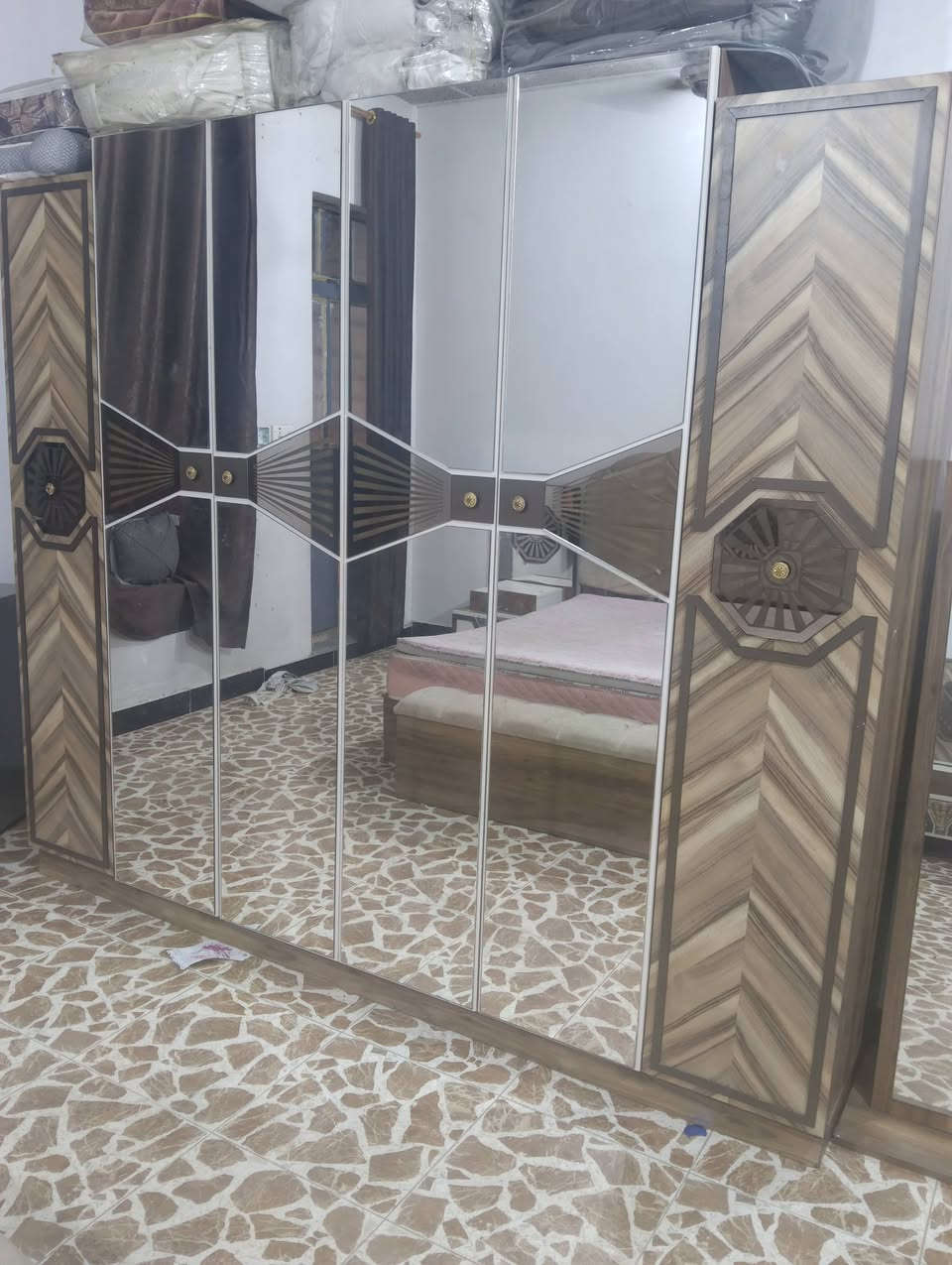 غرفة ترکية نضيفه 9 قطع صبغ حراري وسرير مخزن وكنتور نضام ابواب السعر 450 وبيه مجال بسيط اتصال علا الرقم/***********/***********/ مكان فلوجه
