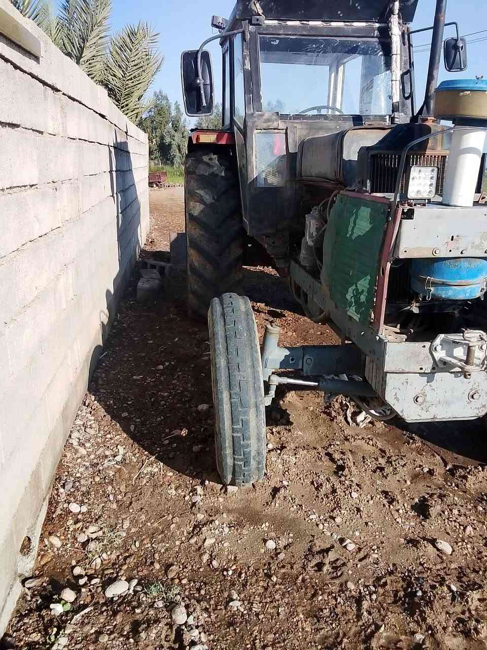 السلام عليكم عنتر 121موديل 90 مكينه جاهزه للشغل بم ونوزلات نضيفه هودرليك رفع وفول محرك نضيف وسوبر وتبريد كابينه تايرات خلفيه نضيفات السعر 10مليون وبيه مجال المكان ديالى الخالص للستفسار اتصل على الرقم ***********
