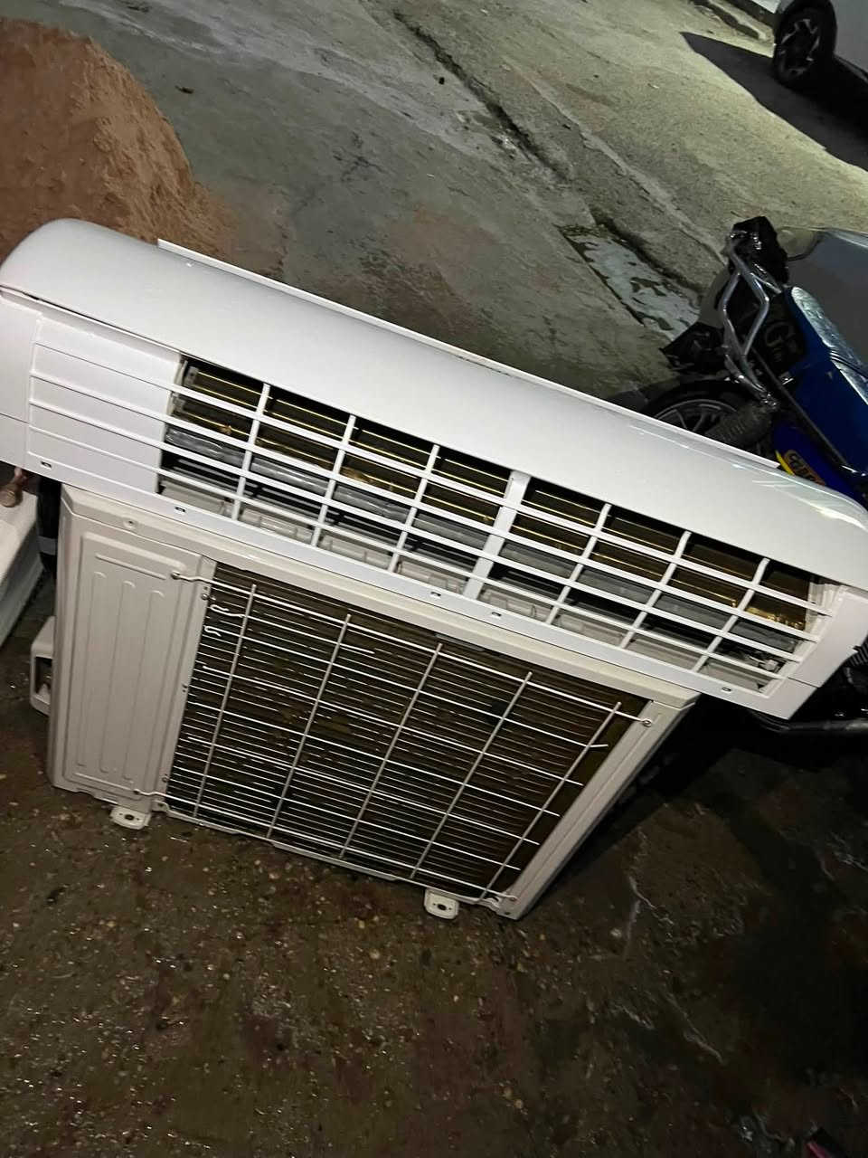 السلام وعليكم اخوان للبيع سبلت توسوت  2 طن الحديث موديل 2022 كامل مكمل 
تبريد ثلج ❄️☃️🧊 تدفئه  ملغيه 🔥🐦‍🔥❤️‍🔥 غازه ٤١٠ مقفول بي كامل مكمل 
ملاحضه اخوان السبلت تدفئه ملغيه 
بواري جدد+ ريمونت +حديده +وايرات 
بعد معروف سبلت التوسوت  بدفعه وتبريده القوي السبلت كفاله عامه مشتغل موسم واحد فقط الراديترات صفر موس
السعر 450 وبي مجال بسيط 
شارع فلسطين ***********
