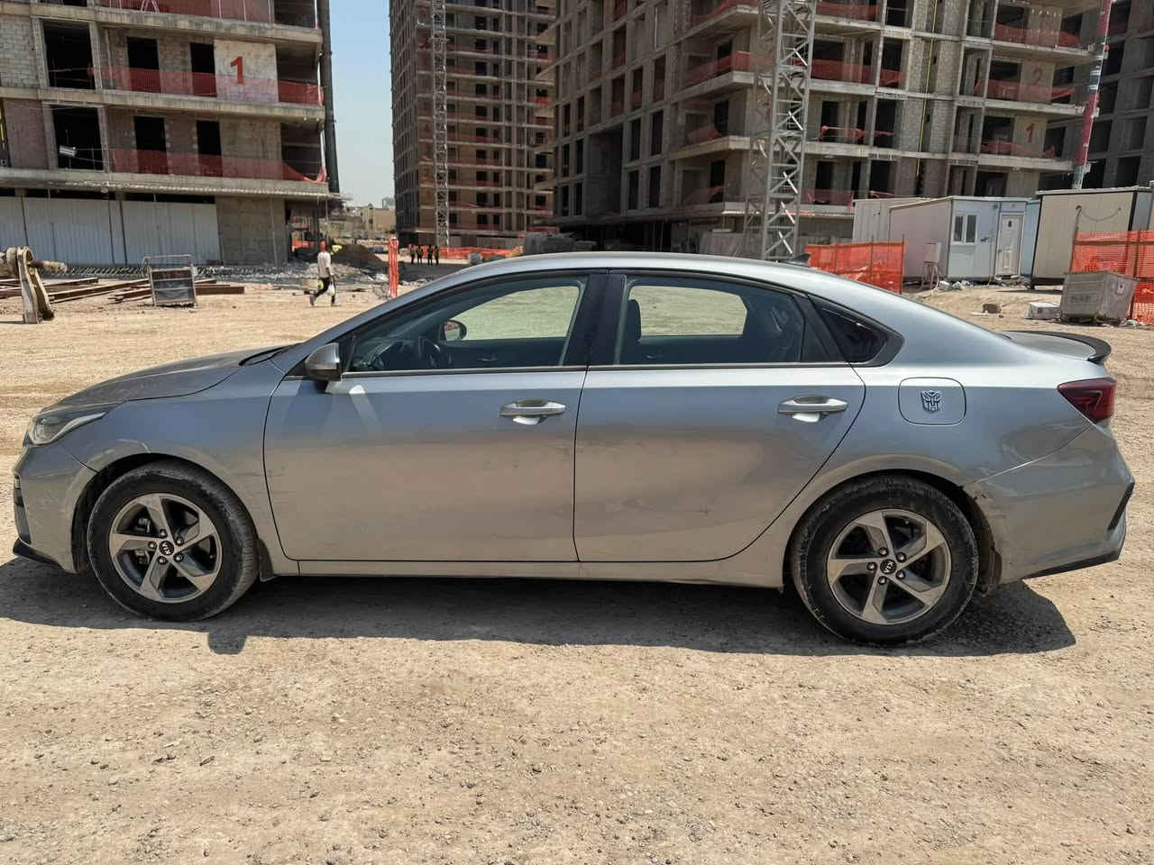 كيا سيراتو 2021 خليجية 
 السنوية: باسمي، الرقم الجديد (بغداد)، السنوية مجددة لغاية 2031، 
الهزة نافذة لشهر 1.
السيارة ماشية 182850 كيلو متر 
السيارة مرتبه عل ايدي بانزين محسن ودهن امزويل 
 البدي والصبغ: 
الصبغ فقط في (نصف باب الراكب الأمامي + الدوسة).
 التعديل البارد: 
توجد تعديلات بارد  (البنيد، الجاملغات الأمامية، الصندوق، الجاملغ الخلفي جهة السائق، والباب الخلفي جهة الراكب). 
الشواصي والايرباك والسقف شرط البلاد والفحص.
 الميكانيك والكهربائيات:
 المحرك والكير مكفولات من الفتح والعيوب 100%.
 منظومة الوقود معمل لها إدامة كاملة حديثاً وصرفيتها ممتازة جداً.
 التبريد مابي مشاكل.
 أربع (تايرات) جديدة.
 المواصفات والترهيمات:
 شاشة أندرويد كبيرة حجم 12 إنش بمواصفات عالية + كاميرا خلفية + حساسات خلفية.
 المقاعد جلد تفصال عماني (مغلفة حالياً) 
 الملاحظات العامة: توجد بعض الشخوط السطحية  
الموضحة بالصور
السعر ب 125 ورقة وبيها مجال 
متواجد واتساب 
***********
