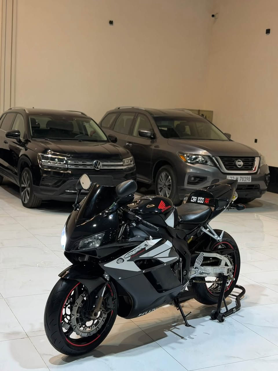 السلام عليكم cbr 1000RR للبيع موديل ٢٠٠٧ 
بيع سريع ماكو بهيجي هاي سعر او هاي نضافة 
سعت فقط ٢٩$ بيها مجال بسيط دراجة دخول جديدة ماشي ٥١ الف ماماشي بل عراق برمجة دراجة 
دبل مروحة بطارية كبير اكزوز اصلي 
كير محرك شرط برغي مامفتوع تاير امامي ل تاير خافي شرط بل كارتون دينار مسرف مابي دراجة ب اربيل شراي خابر تدلل *********** واتس اب بيها
