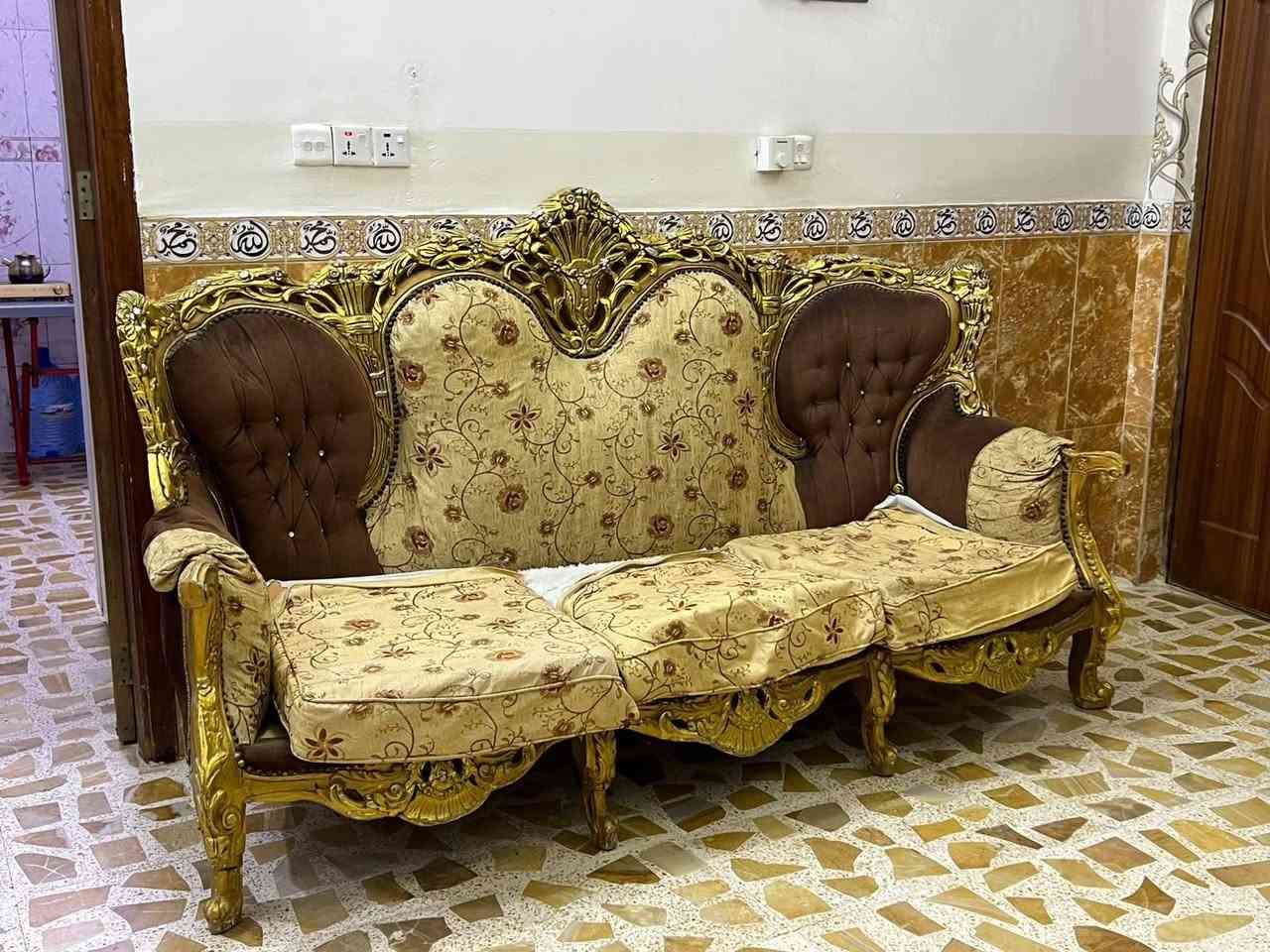 طخم ملكي • ٢ كبار • ٤ صغار
