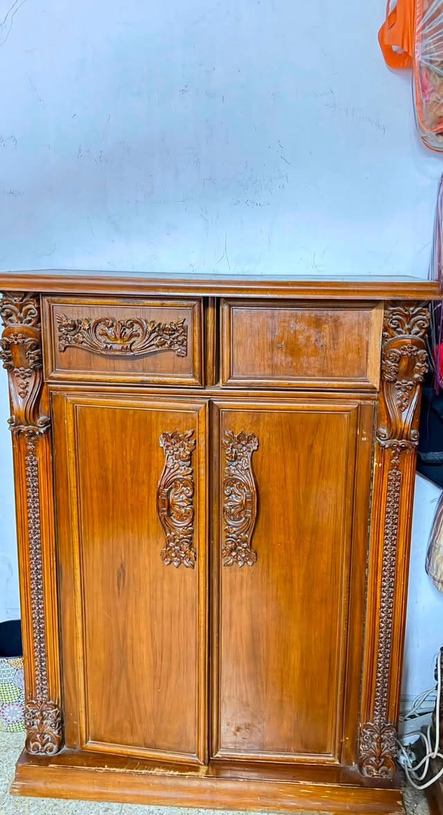 غرفه صاج شغل عراقي درجه اولى سعر 900 وبيها مجال بسيط مكانها بغداد
‭***********‬
