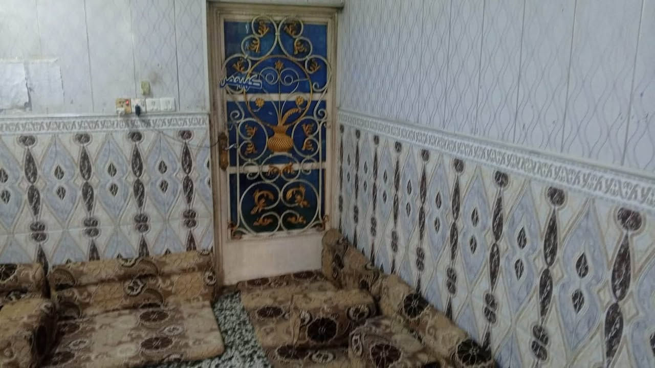 عرض 107
بيت 100م للرهن 
حي العسكري قرب شارع الصب 

السعر 10 قفل

 يحتوي غرف وصاله ومطبخ واستقبال وصحيات
للتواصل 
***********
