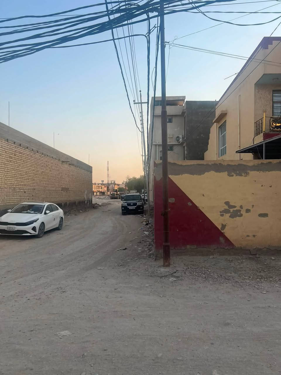‏الدار للبيع ظهر الضريبة مقابيل زرزورة المساحة الكلية 300 متر في السند 200 متر طابو زرأ سند 25 تحويل مباشر***********
