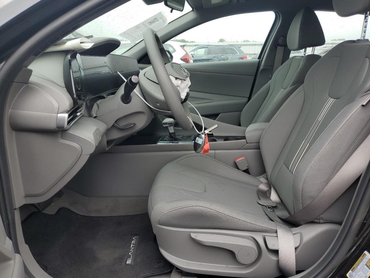 السلام عليكم النترا هايبرد  24 للبيع ماشيه 25 ميل فول ماعدا الفتحه 
السعر 153
مكاني بغداد البلديات 
***********
