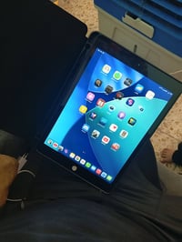 آيباد ٩ • ذاكرة ٦٤ • نضيف