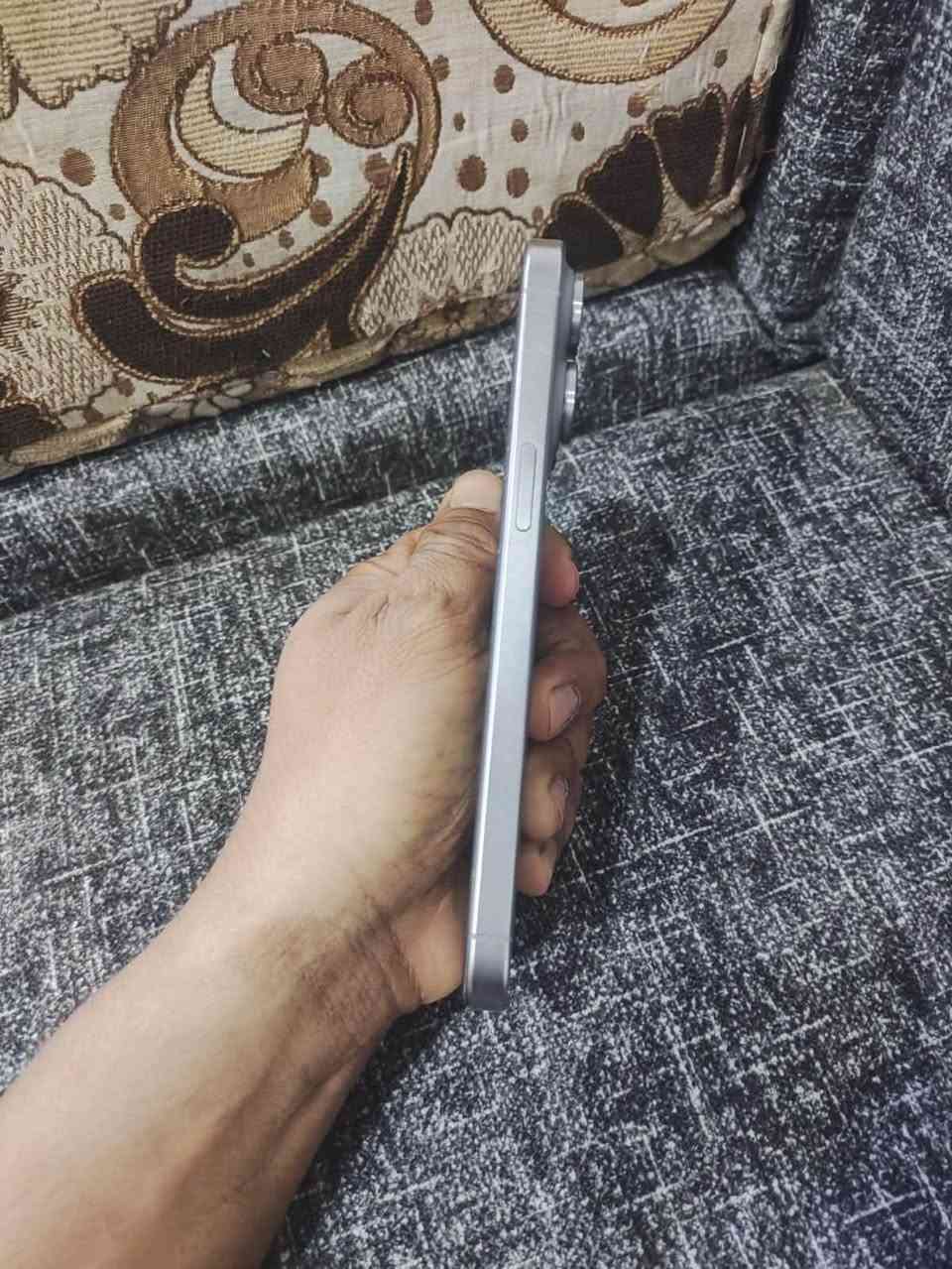 آيفون ١٥ برو ماكس • ٢٥٦ • ظهر مكسور