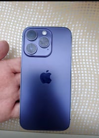 جهاز ١٤ برو نضيف قطعه تملخ مبدل بطاريه وشاشه من ارقى الانواع بطاريه ١٠...