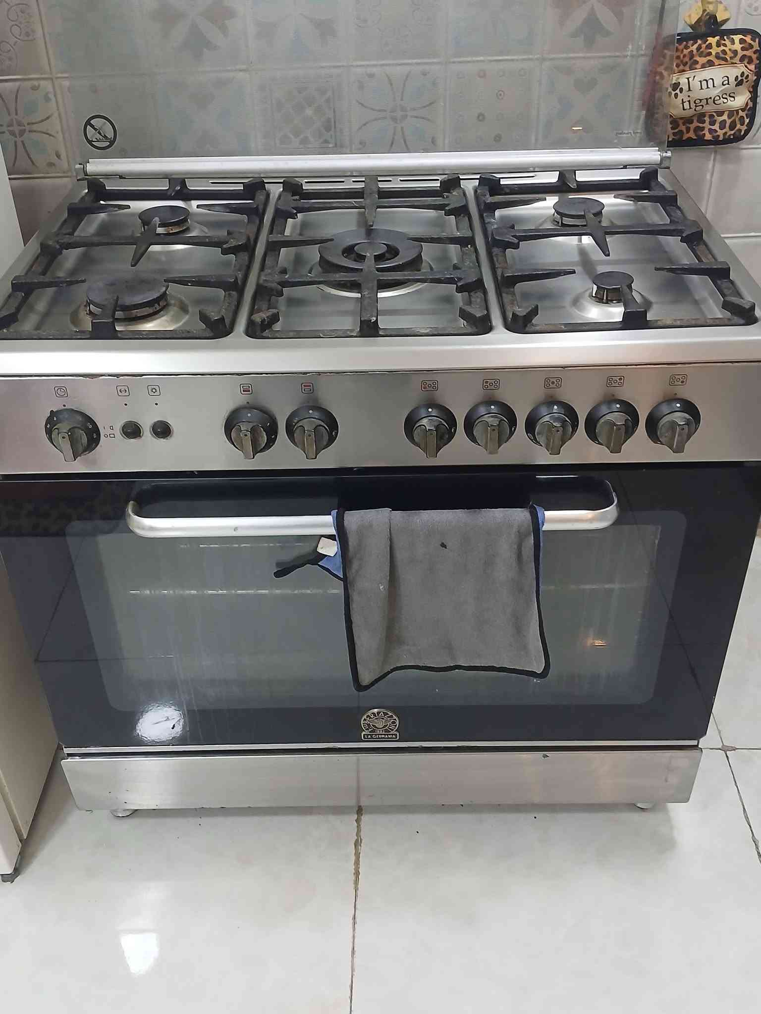طباخ ٥ عيون • ثلاجة دنماركية • استعمال نظيف