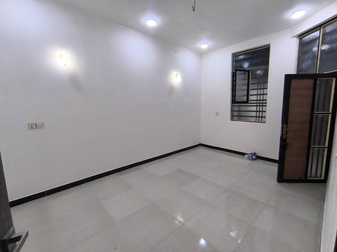 🏠 دار للبيع – النجف الأشرف / حي ميسان
📐 المساحة: 100 متر
📍 الموقع: حي ميسان – خلف سكلة الكرعاوي
🏡 بناء حديث – غير مسكون
🧱 بناء طابوق + صب كونكريت
🛣️ شوارع مبلطة بعرض 12 متر

🔹 يتكون من:
• استقبال
• صالة
• غرفة
• مطبخ
• صحيات

💰 السعر: 41 مليون دينار

📞 للتفاصيل والاستفسار:
***********
