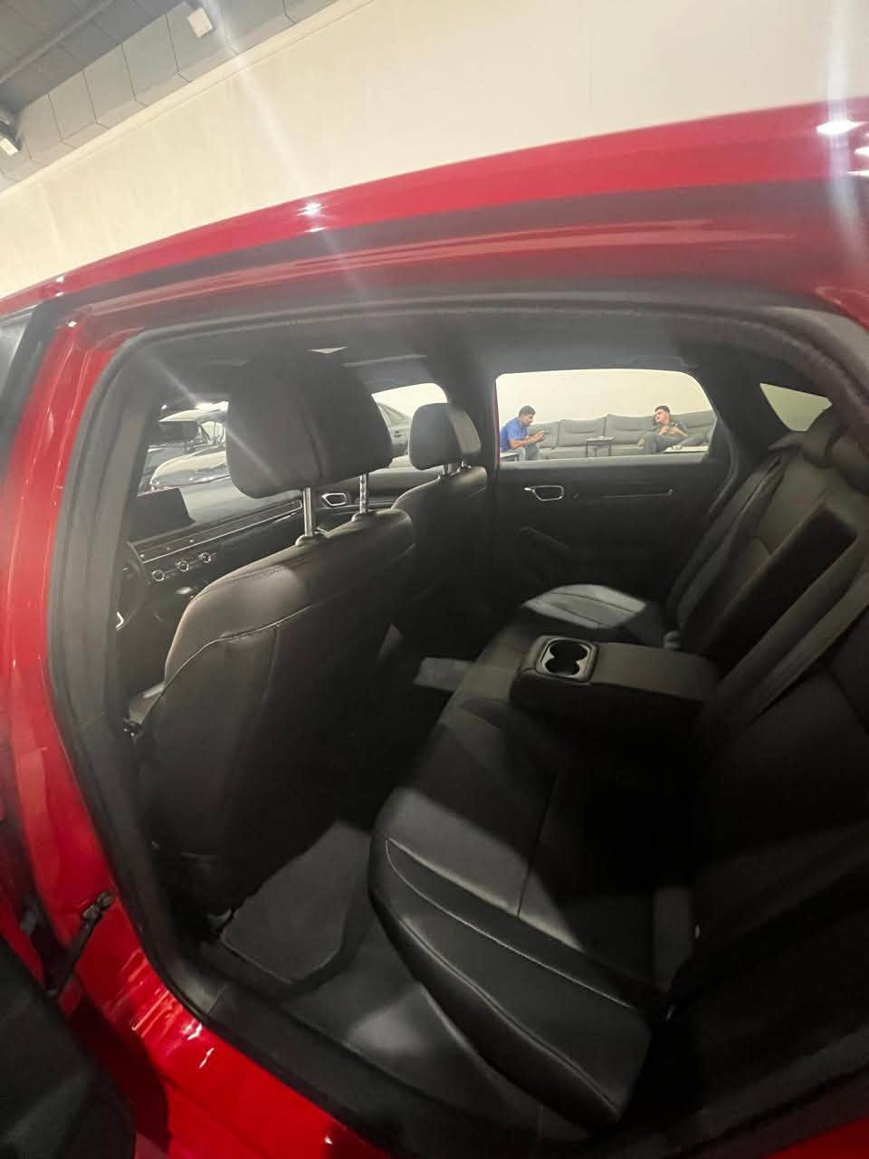 🚘 هوندا سيفيك هايبرد Touring 2025

🇺🇸 دخول جديد من أمريكا
رقم شاسی 2HGFE4F89SH318182
🔹 موديل 2025
🔹 فئة Touring Hybrid
🔹 محرك 2.0L Hybrid
🔹 قير e-CVT أوتوماتيك
🔹 دفع أمامي FWD
🔹 شاشة وسطية كبيرة
🔹 Apple CarPlay & Android Auto
🔹 كاميرا خلفية
🔹 حساسات أمان ومساعدة السائق
🔹 مثبت سرعة متكيف
🔹 نظام المحافظة على المسار
🔹 تشغيل ودخول ذكي
🔹 مقاعد أمامية مدفأة
🔹 مكيف أوتوماتيك
🔹 إضاءة LED
🔹 جنوط رياضية

🛠️ حالة السيارة:
▪️  بالجاملخ الأمامي الأيسر صبخ 
▪️ الباب الأمامي ایمن  کلیر امریکا 
▪️  بها تعديل بارد للبنيد
و الجاملخ الخلفي 

📍 السيارة موجودة في دهوك
 
📞 للمزيد من المعلومات: ***********-***********
