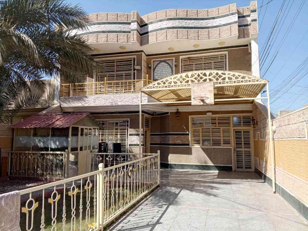 بيت طابو صرف بناء سنة 2019
مساحة 125 متر بناء 100مربع  تشجير اصولي 
طابقين يحتوي الطابق الاول على غرفتين ومطبخ وصالة كبيرة وحمام والطابق الثاني على ثلاث غرف وصالة كبيرة وحمام وبيتونة كبيرة وحمامات خارجية 
في الزعفرانية شارع منتزه كاردن ستي قرب حسينية ابي طالب السعر 400مليون  وبي مجال التواصل على الواتساب فقط  الرقم ***********

