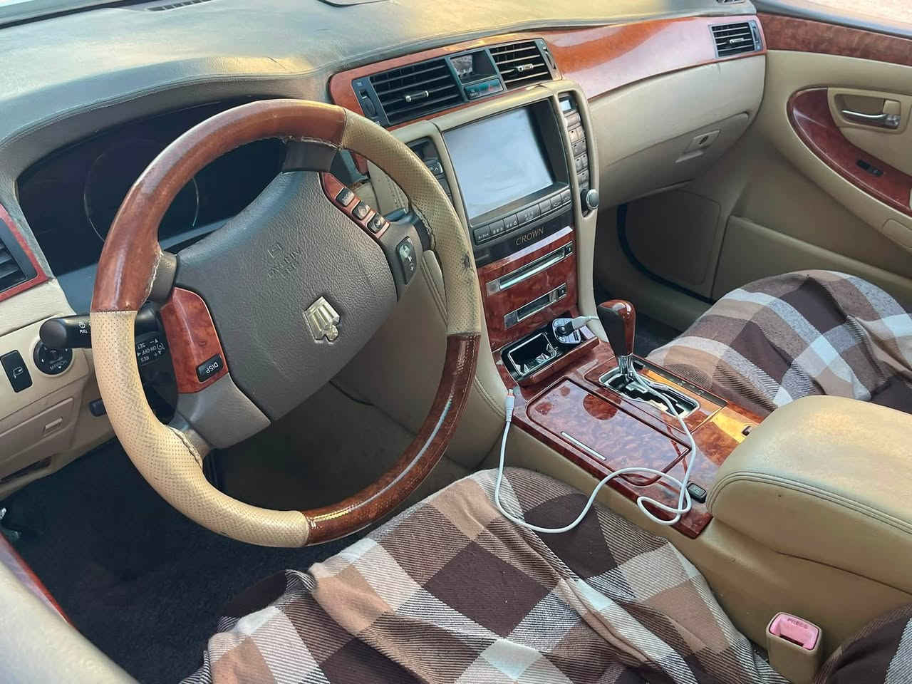 شاينه ٢٠٠٦براوه براوه
دوو دگمه ناوزه رد 
١٨٠ بچوك بچوك 
گورينه وه ش ئه كه م له سه ردل گرتن 
***********

