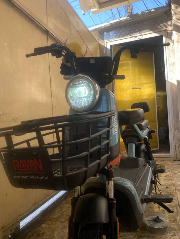 السلام عليكم دراجه شحن للبيع كلش جديده وما مستخدمه استخدام قليل كلش السعر 350 بيها مجال بسيط الرقم 
***********
