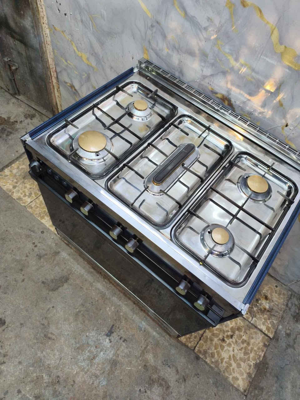 ***********
طباخ عشتار الباب الاول 
نضافة الطباخ 100/95
الحجم 60×80 ضمان 3 اشهر 
للتواصل من خلال الصفحه اوتساب بغداد, العراق
