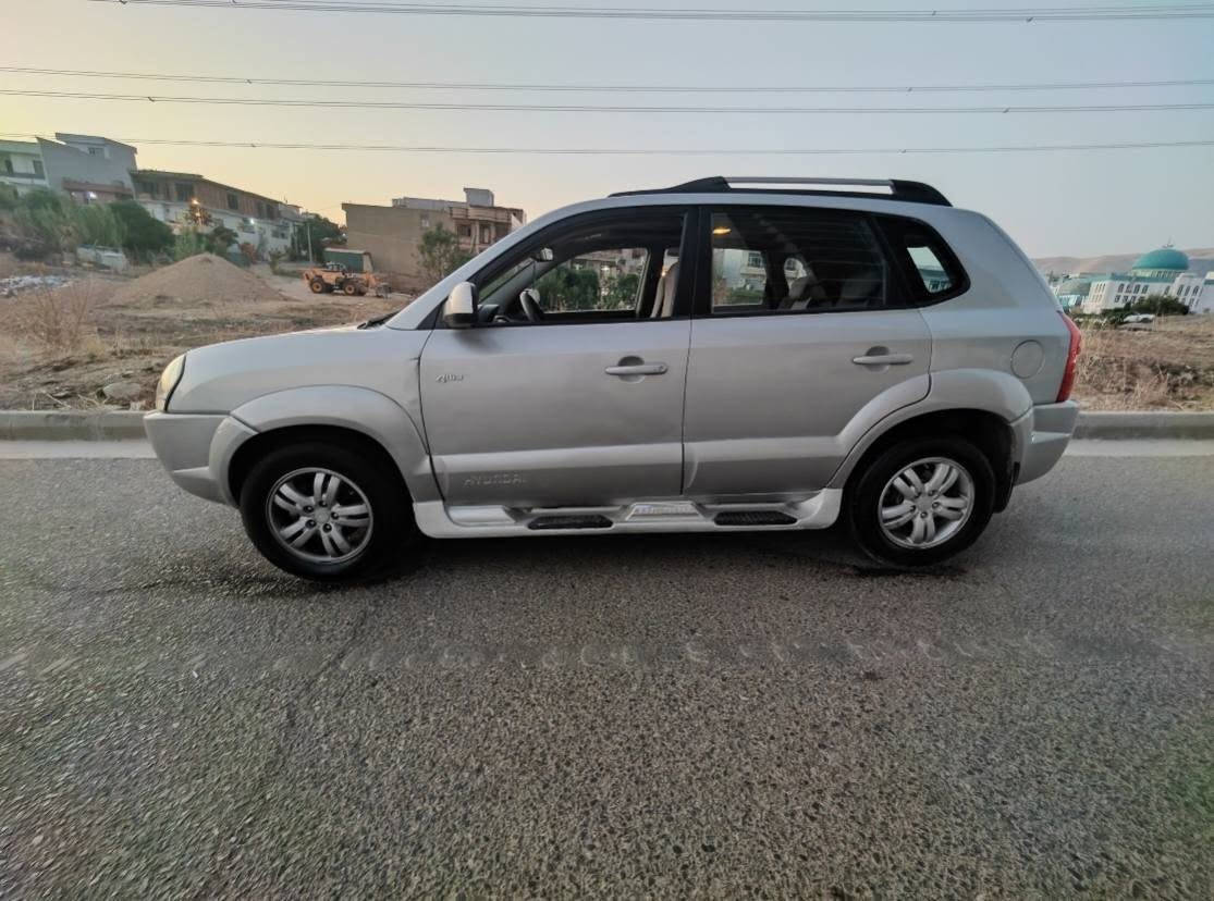 هۆندای تۆکسۆن
مۆدێل 2006
کێر تۆماتیک
دوو پارچە بۆیاخ بێ دەعم بێ لێدراوە
کوشت جل و تەحدیل سورعەو دەبڵ ئەکسل و شەش بستۆن و فول مواسەفات 
گێڕ و مەکینە بەشەرت مەکینەی نەکراوەتەوە 
تەحویل غرامە بڕاوە بەشەرت 
بۆ معامەلە پەیوەندی بەم ژمارە مۆبایلانەوە بکەن 
***********
*********** السليمانية, العراق
