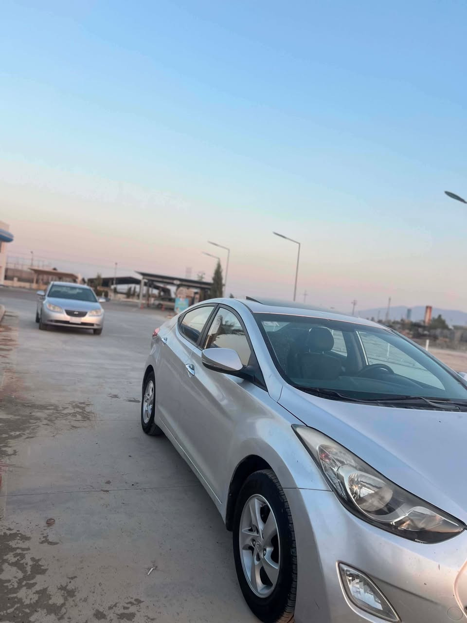 هۆندا الینتربۆفرۆشتن
مۆدیل۲۰۱۱ 
کیرومەکینە بەشەرد 
تەبریدی ساردوکەرمی مەزبودە
فوول فوولە
بڕاوەی دوبە
پشتی و پیشی کەپس
کۆدی بۆکراوە 
ناونیشان چوارقوڕنە 
***********
