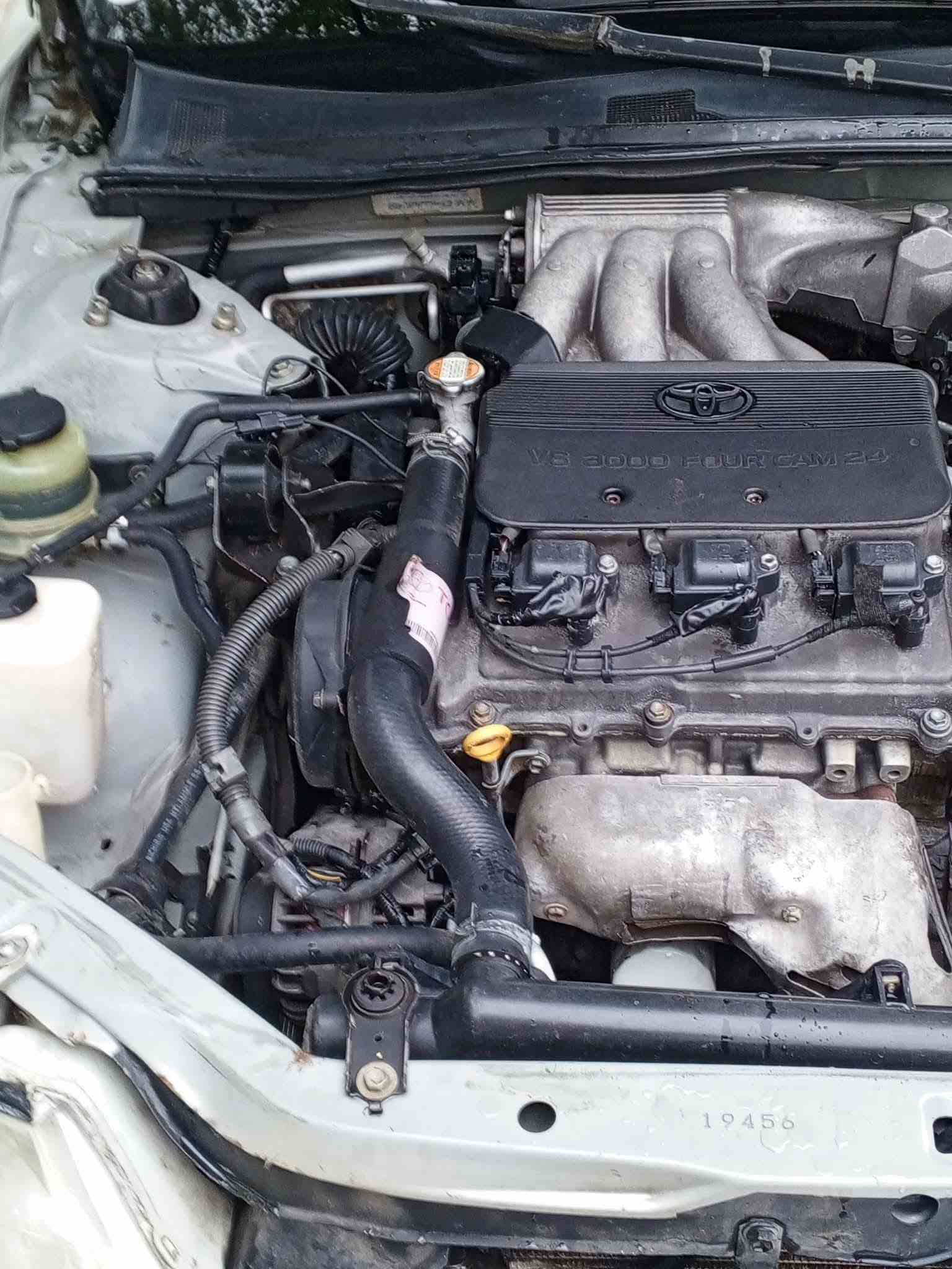 🚗 تويوتا أفلون موديل 2001 (خليجي) - للبيع 🚗
السيارة نظيفة جداً وجاهزة 
🔹 المواصفات العامة:
الموديل: 2001 (وارد خليجي - استيراد خاص).
المحرك والكير: بحالة ممتازة (جديد).
الرقم: شمالي  تحويل مباشر، باسمي ثاني تحويل).
الوضعية القانونية: مفحوصة حاسبة عامة في كل محافظات العراق (سليمة تماماً من السرقة أو الحجز).
🔹 الوضع الميكانيكي والكهربائي:
التبريد والتدفئة: تبريد ثلج + تدفئة شغالين بكفاءة عالية.
الكهربائيات: مكفولة بالكامل، جميع الكيجات والأنظمة شغالة.
التخم إطارات: جديد بالكامل مع ويل كب جديد.
الحدادية: أمامية وخلفية جديدة (تراي السيارة بحالة الزيرو).
الأنظمة الشغالة: مثبت سرعة (كروز كنترول)، 
🔹 الإضافات والجمالية:
الداخلية: نظيفة جداً وبحالة الوكيل (الكشنات جديدة)، ولا يوجد أي ضوء تحذيري مشتعل في الدشبو.
الشاشة: مزودة بشاشة وكاميرا خلفية.
الجام واللايتات: جام أمامي جديد، ماصدات الشركة، لايت أصلي (الناصي أصفر، والعالي ثلجي).
قطعتين ونصف فقط (صبغ خارجي بدون داخل).
💰 السعر: 85 ورقة تم تنزيل السعر الى 78 قفل
📍 الموقع: الأنبار - قضاء هيت
📞 للتواصل والاستفسار: ***********
