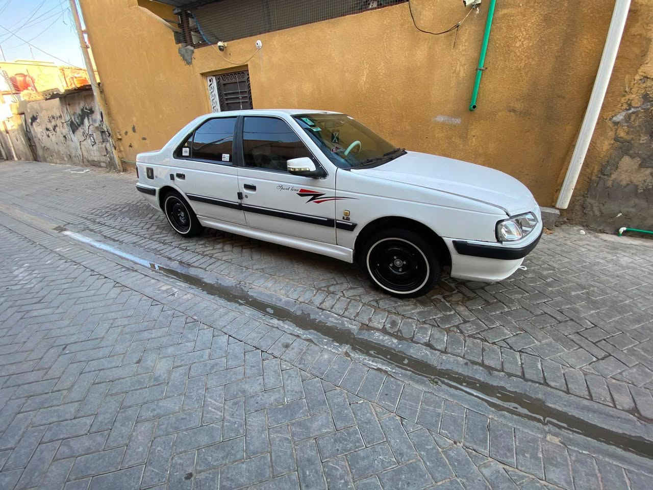سلام عليكم بيجو بارص لبيع لموديل 2014 ابيض خصوصي سنويه ستوه انتهت راعيها موجود ويريد تحويل مصفره ماعليها شي كير ومكينه جدد فرنسي اصلي حداديه جديده باور مشط جدد تخم تاير جديد ابو خط لبيض ويل جديد سياره ما نقصها شي مكفوله من ضربه بيها مكانات صبغ سعر 33 وبيها مجال بسيط عنواني بصره شط لعرب رقم لهاتف ***********

