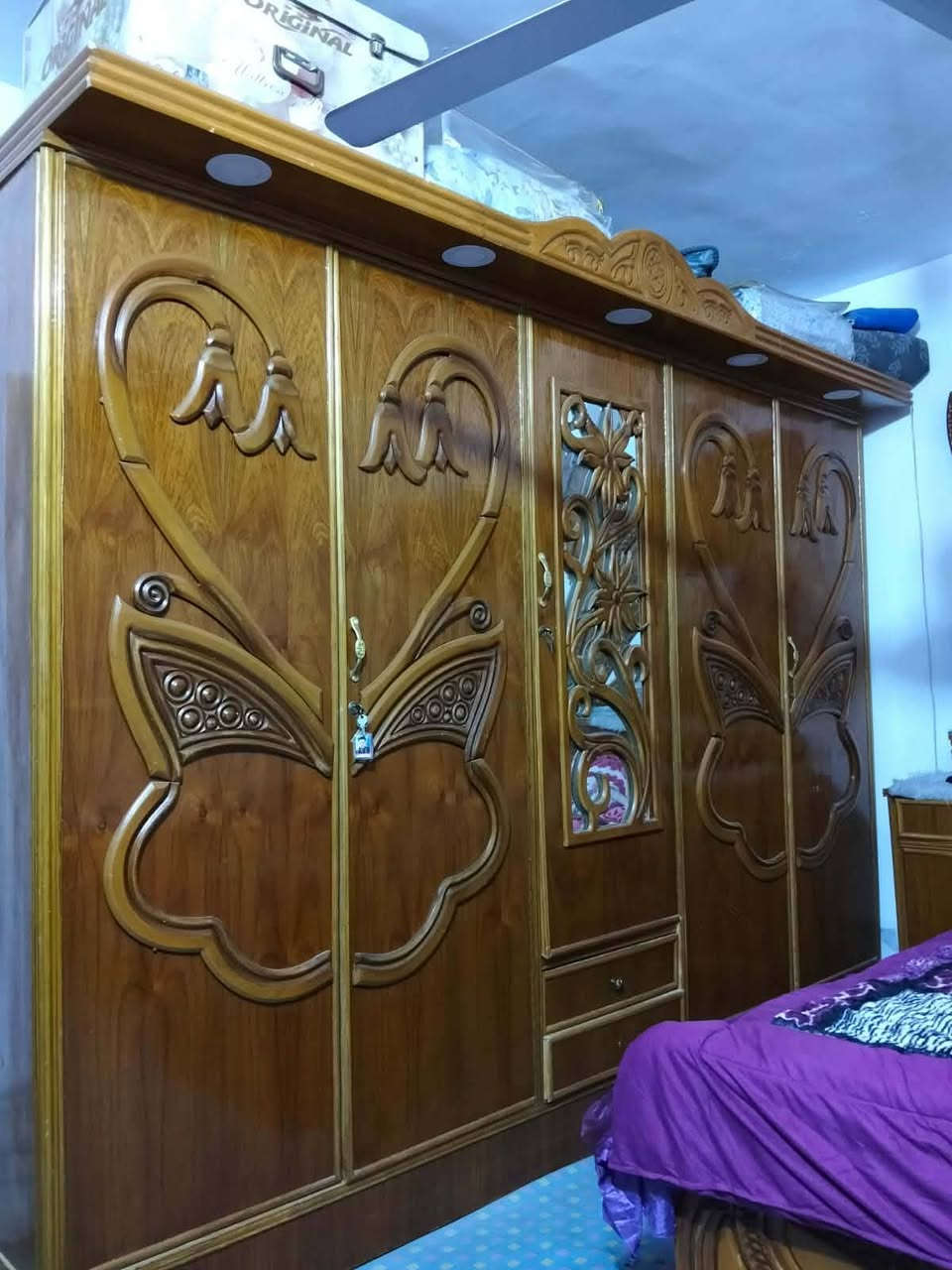 غرفه نجاره خشب درجه اوله استخدام كلش قليل وجديده السعر 900
‏‪***********‬‏
