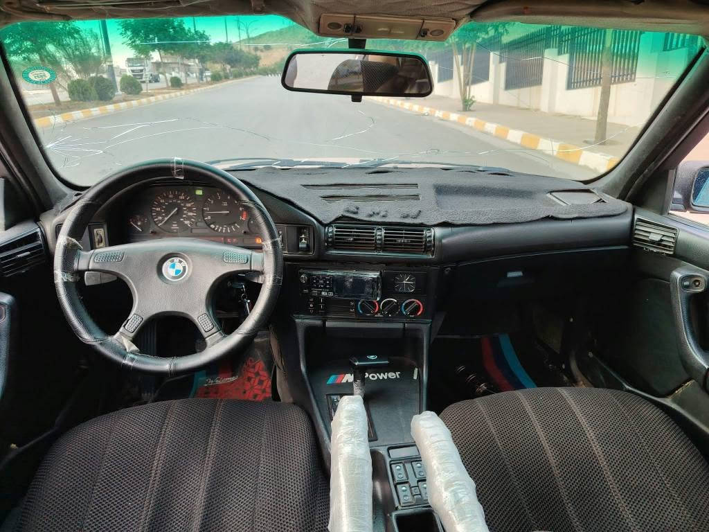 بي ام ٥٢٥ • توماتيك • ماروني