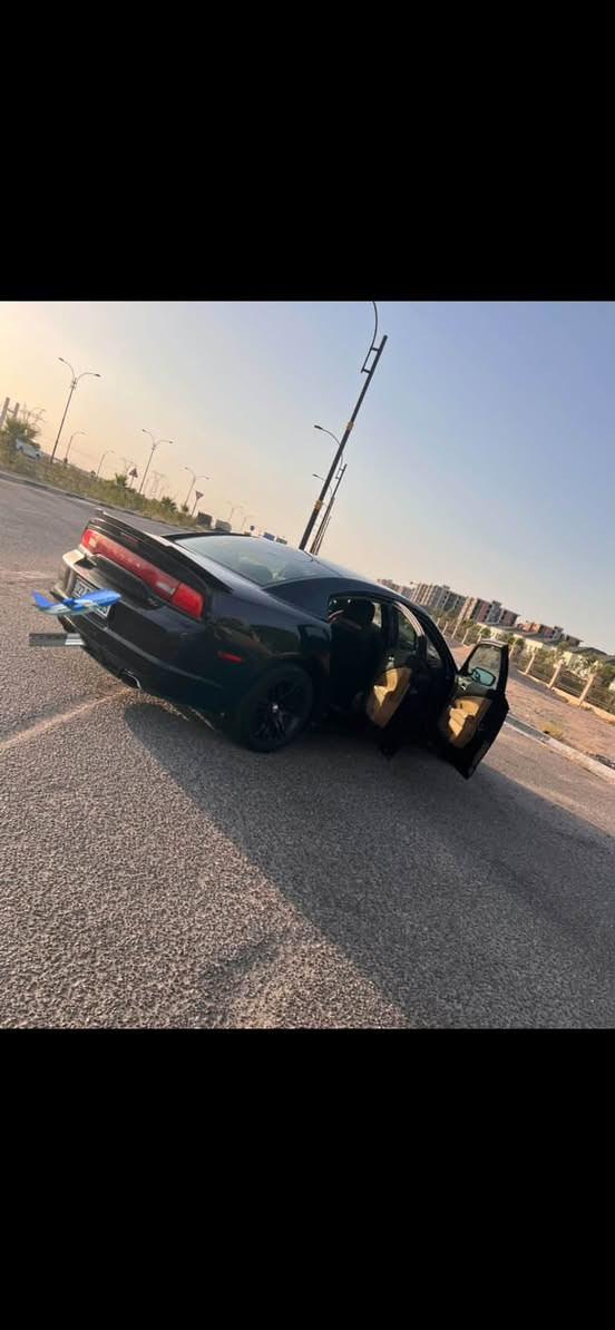 جارجر14فول مواصفات 
متومه أربيل
بيها كصتين
مكينه اتبخر
سعرها30وبيها مجال قليل 
مكانها بصره ***********

نص مكتوب في الصور:
- 85 1:29 24 يونيو 5:46 م