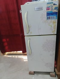 ثلاجه • نضيفه • شغاله