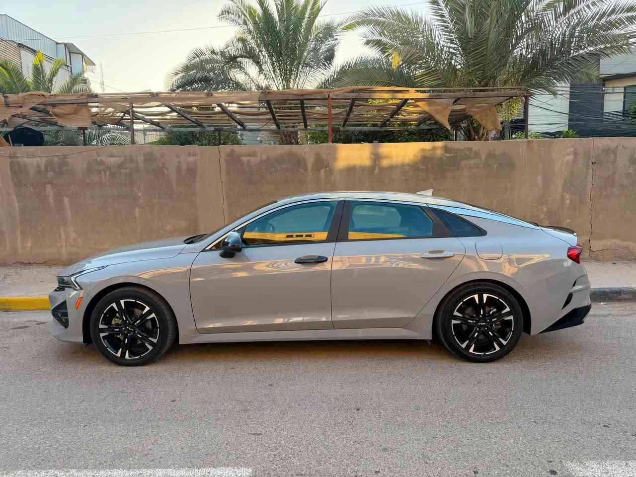 🔥 للبيع كيا K5 GT-Line
موديل ((2024))  🔥

📍 رقم بغداد 
📍 الممشى:24 فقط
📍 لون أسمنتي مميز

المواصفات: 
✅ تشغيل عن بعد 
✅ دخول ذكي وترحيب 
✅ تنبيه اصطدام أمامي 
✅ تنبيه مغادرة المسار 
✅ كاميرا خلفية 
✅ شاحن وايرلس 
✅ منافذ USB 
✅ مانع انزلاق 
✅ مقاعد جلد  
✅ جام أوتو 
✅ نظام مراقبة ضغط الإطارات (TPMS) 
✅ شاشة تدعم Apple CarPlay و Android Auto 
✅ مصابيح LED 
✅ 5 وضعيات قيادة: SPORT / CUSTOM SNOW / SMART / NORMAL

🔹 السيارة نضيفه جداً 
صوره السونار بالمنشور 
لا ايرباك لا شاصي لا لغد 
بغداد الدوره 
السعر 198 وبيها مجال قليل 

اخوان لا متوزاي ولا مستعجل عل بيع 
ان عجبتك حياك الله ما عجبتك السوك مليان 
***********
