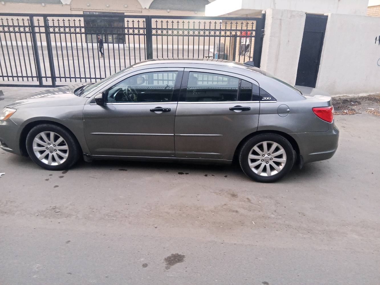 للبيع كرايسلر c200 
2013 وارد امريكي 
حادثها دعاميه اماميه فقط
مكينه 2400 رقم بغداد الجديد 
السياره مكفوله من كلشي كير مكينه 
صدر امامي خلفي تدفئه تبريد كله جديد 
كهربائيات كلها شغاله وباقي المواصفات معروفه 
السياره بيها بنيد وقبط جنطه كلير اثر جراد 
وموجوده صورها قبل لا تنرش كلير
السعر 76 وبيها مجال بسيط 
مكان السيارة بغداد الكرخ 
***********