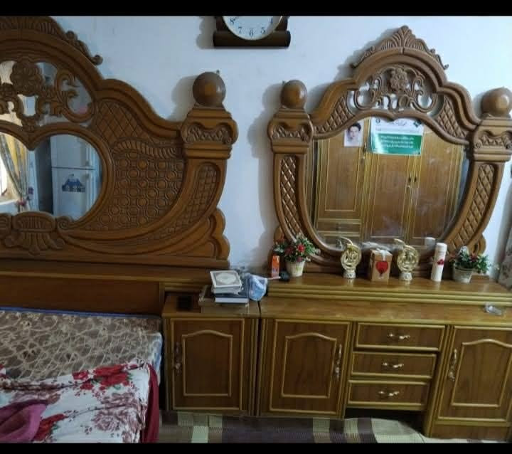غرفه اخشاب درجه اولى تسكام شغل نضيف 5 أبواب طابقين وياهه زاويه بابين ونظيفه كلش
‏‪***********‬‏
