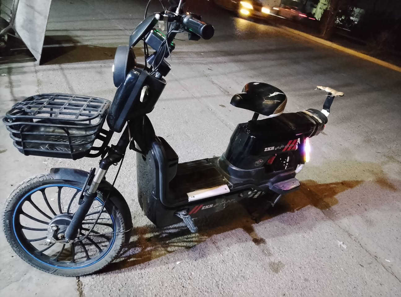 سلام عليكم دراجه شحن للبيع نضيف بطاريات جديده خمسه بطاريات دراج نضيفه رايده 300وبيه مجل للشراي للتواصل ***********او خاص

