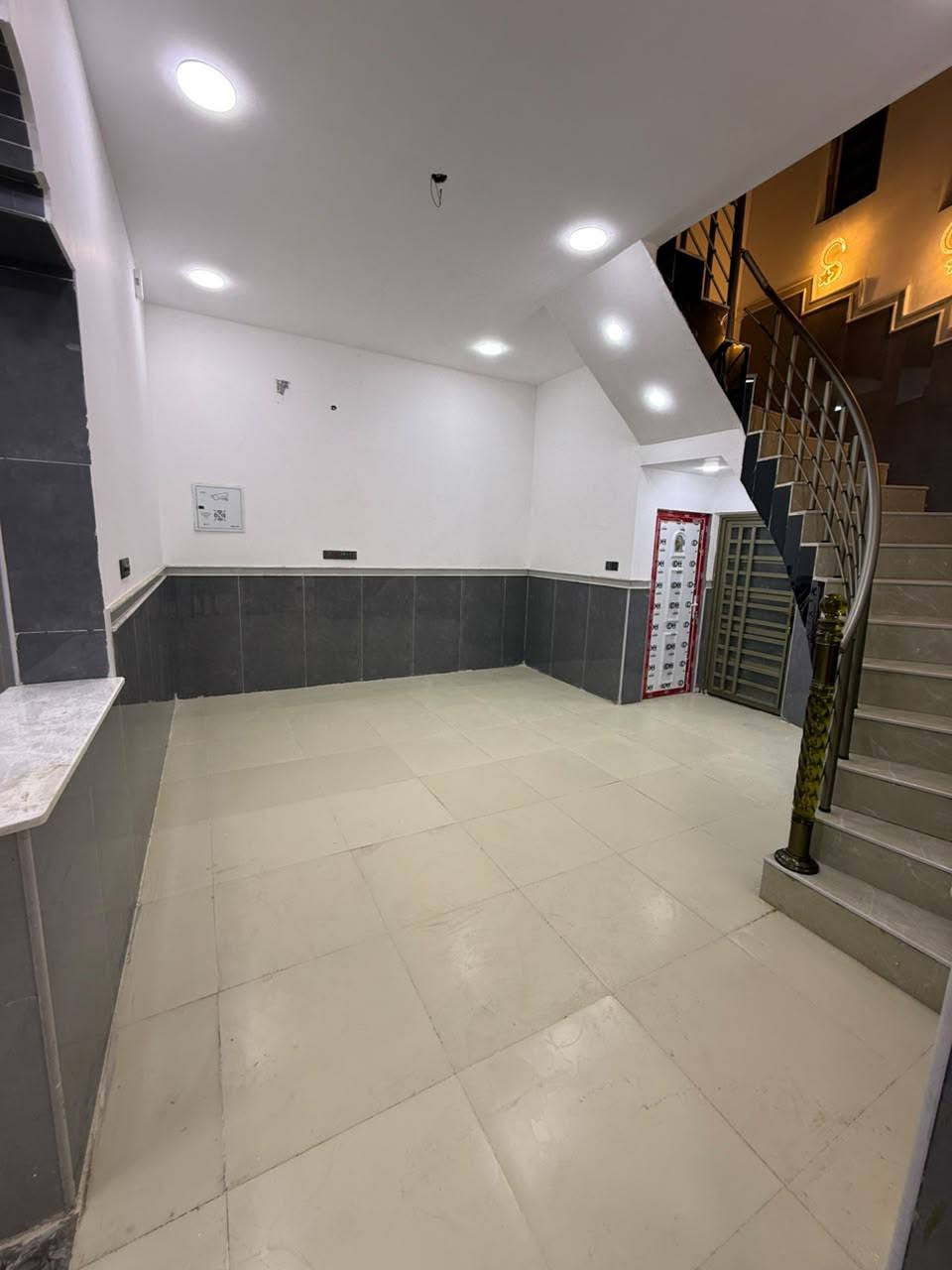 🏡 مشتملات للبيع

**بناء حديث 2026 | درجة أولى **

📐 المساحة: 125م مربع للمشتمل الواحد
📍 ركن وصفّة
📜 طابو صرف
💧⚡ خدمات كاملة

🏠 يتكون المشتمل من:
🛏️ غرفة نوم
🛋️ صالة
🏡 ديوانية
🍳 مطبخ حار وبارد
🚿 حمام
🛋️ صالة مفتوحة

💰 السعر: 60 مليون دينار للمشتمل الواحد

🔥 بناء جديد • تصميم مميز • خدمات كاملة • جاهز للسكن

📞 للشراي والاستفسار والحجز:

***********
***********
***********

🏢 مكتب نبض الأمير للعقار والمقاولات
#مشتملات #بيوت #مقاولات #بناء #لايك #اكسبلور #تعليق #تفاعل #ميسان #العراق #مقاول
