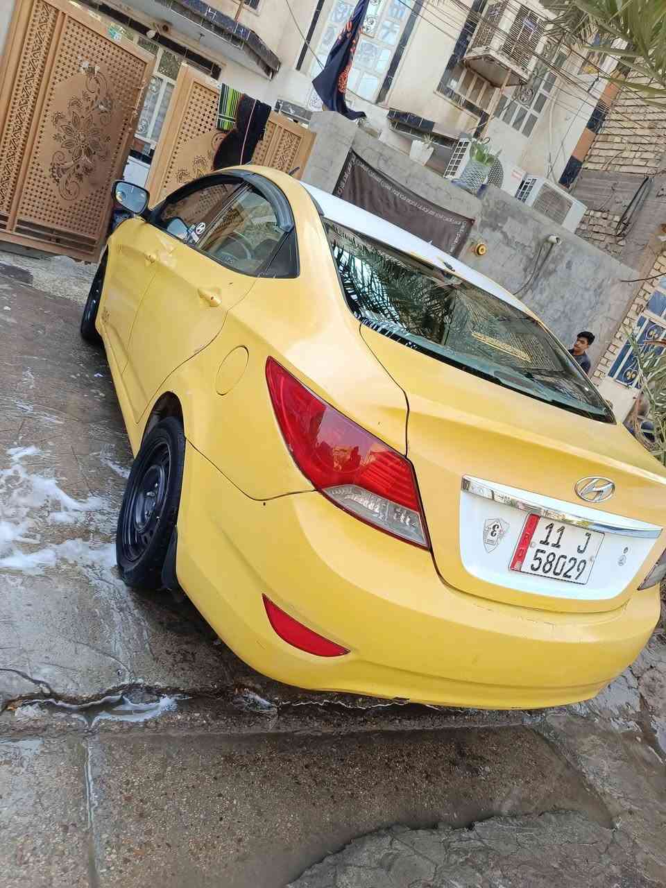 سلام عليكم اكسنت موديل ١٢ رقم بغداد دولي هزة جديدة تحويل مباشر هيئة مصفرة محرك كير لوك دوش المرغوب صدر خلفي امامي جديد تخم تاير هوة ول اويالة جديد تبريد ثلج ضربة جاملغ امامي ايسر وخلفي سلايت روف داخل بيجي جام كهرباء داخل جديد تراي زيرو والله وبل عافيه على ياخذة السعر ٦٢ وبيه مجال للطيبين رقم الهاتف 
***********
*********** العنوان بغداد كاضمية او شعلة
