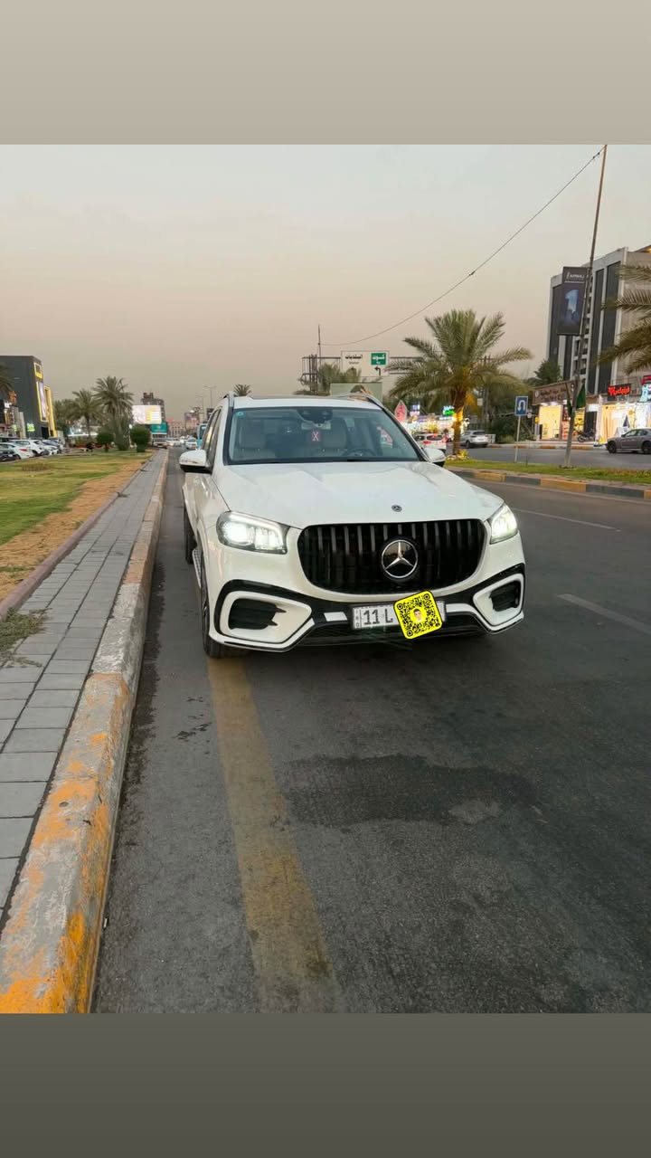 السلام عليكم.. للبيع سيارة مرسيدس GLS 580 (المحرك الجبار 8 سلندر)، السيارة قمة بالنظافة، وجاهزة للاستخدام وباسمي تحويل ثاني يوم بمرور بغداد.
 الموديل: 2020
 المحرك: 8 سلندر توين توربو (V8 BiTurbo) سعة 4.0 لتر - قوة وعزم جبار مع تقنية EQ Boost الهجينة.
 الممشى: 62 ألف ميل فقط.
 نظام الدفع: دفع رباعي مستمر (4MATIC).
 الرقم واللوحات: رقم بغداد والسيارة باسمي.
✨ أبرز المواصفات:
 سقف فتحة (سلايد روف).
 3 قطع كراسي (7 مقاعد) جلد طبيعي فاخر تحكم كهربائي كامل.
 كراسي أمامية (تدفئة، تبريد، ومساج بوضعيات متعددة).
 نظام تكييف متطور وعزل حراري تام لكل راكب.
 شاشات Mercedes MBUX الكبيرة تعمل باللمس ونظام صوتي فاخر (Burmester).
 كاميرات 360 درجة (رؤية محيطية كاملة للمساعدة على الركن).
 رادارات متكاملة (تحديد مسار، مانع تصادم، مثبت سرعة تفاعلي).
 نظام تعليق هيدروليك (AIRMATIC) لراحة تامة على الطرقات والمطبات.
 أبواب شفط (Soft-close).
 إضاءة داخلية محيطية Ambient Lighting بـ 64 لوناً.
⚠️ حالة البدي والضرر ():
 السيارة بيها 3 قطع صبغ (جاملغ مبدل ومصبوغ + باب مصبوغ + بنيد مصبوغ).
 ملاحظة  السيارة بدون إيرباغ (ما طاك)، وبدون شاصي ولغد، الدواخل والأساسات كلها سليمة وجاهزة وكالة.
📍 مكان السيارة: بغداد..
📞 للتواصل والاستفسار 
رقم الهاتف: ***********
متواجد واتساب. بغداد, العراق

