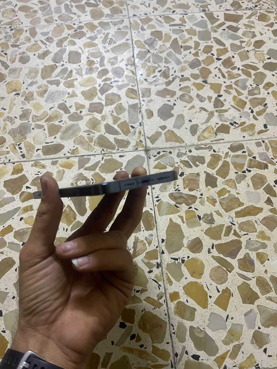 آيفون 12برور ماكس لبيع
بطاريه 85 ذاكره256
تلفون بلادي ما مبدل بي اي شي تجي تفحص  وتاخذ
سعر ٥٠٠ وبي مجال بسيط 
رقم ***********

نص مكتوب في الصور:
- ٠٤:٣٣ ٧٩ حالة البطارية والشحن < كما هو الحال مع البطاريات القابلة لإعادة الشحن، بطارية الهاتف قابلة للاستهلاك وتصبح أقل فاعلية مع الوقت. معرفة المزيد... الحد الأقصى للقدرة ٨٥٪ هذا قياس لقدرة البطارية مقارنة بقدرتها عندما كانت جديدة. قد تتسبب القدرة المنخفضة بتقليل ساعات الاستخدام بين عملية الشحن والأخرى. أقصى قدرة للأداء ستساعد الأنظمة المضمنة في النظام والمكونات في تخفيف آثار الأداء التي قد تلاحظها أثناء التقدم الكيميائي في عمر بطارية iPhone. شحن البطارية المحسن للحد من استنزاف عمر البطارية، يتعلم الـ iPhone من عادات الشحن اليومية، بحيث ينتظر ولا يتجاوز ٨٠٪ حتى يحين موعد حاجتك إلى استخدامه.