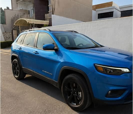 لـلـبـيـع - بــســعــر مــنــاســب
2020 JEEP CHEROKEE 
BLACK TOP
جيب شيروكي بلاك توب 
حادث خفيف بدون ايرباك
🔹المواصفات:
 • الموديل: 2020
 • الفئة:  التتيود Altitude
 • المحرك: 2.4L 4 سلندر 
 • اللون: ازرق مميز
 • عدد الممشى : 39 ميل
اللوحة : رقم اربيل
كاميرا خلفية
بصمات ابواب  
دخول ذكي
كشنات جلد
تدفئة كشنات
تدفئة ستيرن
كرسي السايق تحكم كهربائي 
هاند بريك كهربائي بصمة
رادار خلفي وجانبي
تحكم ستيرن
انظمة قيادة 
تشغيل بصمة
تشغيل عن بعد
مثبت سرعة
النقطة العمياء
تخم تايرات جديدة
ادامة جديدة
الضرر : حادث امريكا كلين  ايرباكات سليمة فقط الدعامية مكسورة وصور الحادث موجود للتوضيح 
وبيها حادث بالعراق 
حادث سطحي تبديل باب وجاملغ  درجة اولى
مكان السيارة  بغداد المنصور
***********
