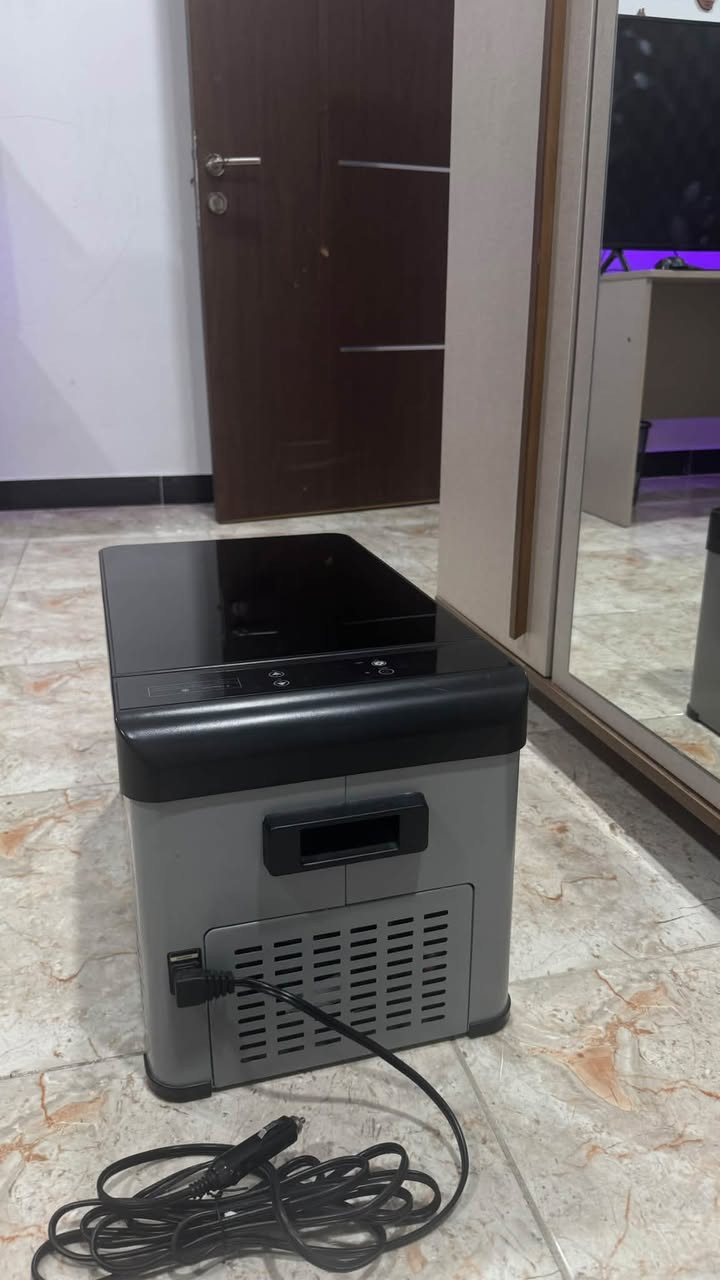 ثلاجه صغيرة تفيد للتخييم والسفر وبالسيارة
وتشتغل على كهرباء البيت او كهرباء السياره 
وايضا بيها تجميد او ثلاجه عاديه ومابيها اي شي وشغاله 

العنوان // بغداد ، حي الحسين 
الرقم // ***********

السعر // 135 الف وبيها مجال بسيط
