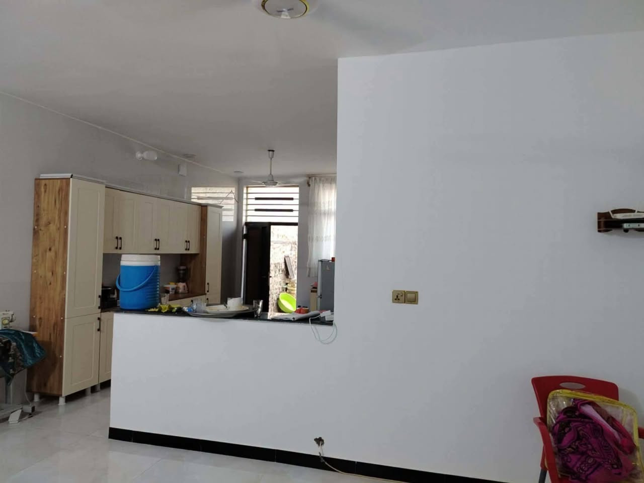 🏠 بيت للبيع – طابو صرف

📍 الموقع: حي الصدرين

✨ بيت بمساحة 200 متر، بناء حديث ومرتب، مناسب للسكن العائلي.

🔹 الطابق الأرضي:
• استقبال
• صالة واسعة
• مطبخ مفتوح على الصالة
• غرفتين نوم
• صحيات داخلية وخارجية
• سقف صب مسلح

🔹 الطابق الثاني:
• غرفة
• صالة
• سويت 
• عكاده بدون لبخ

💰 السعر: 82 مليون وقابل للتفاوض
🏦 مطلوب للمصرف العقاري 82 مليون
💵 التسديد الشهري 439 ألف

📞 للاستفسار والتفاصيل:
***********

🔥 البيت فرصة حلوة للي يريد بيت جاهز وبناء حديث بموقع مميز.
