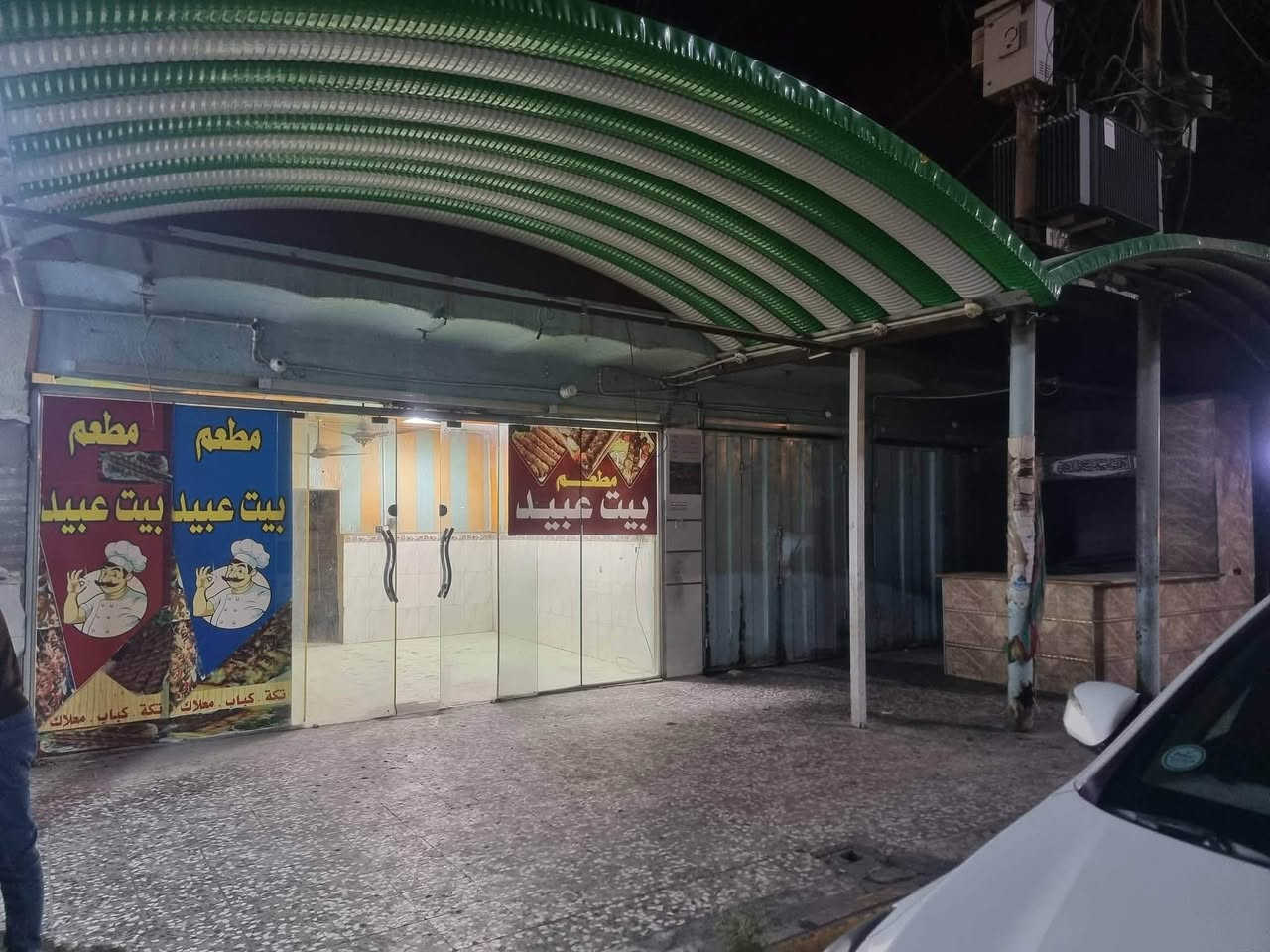 مطعم للايجار شارع اربعين مقابل الرفات للستفار ***********

