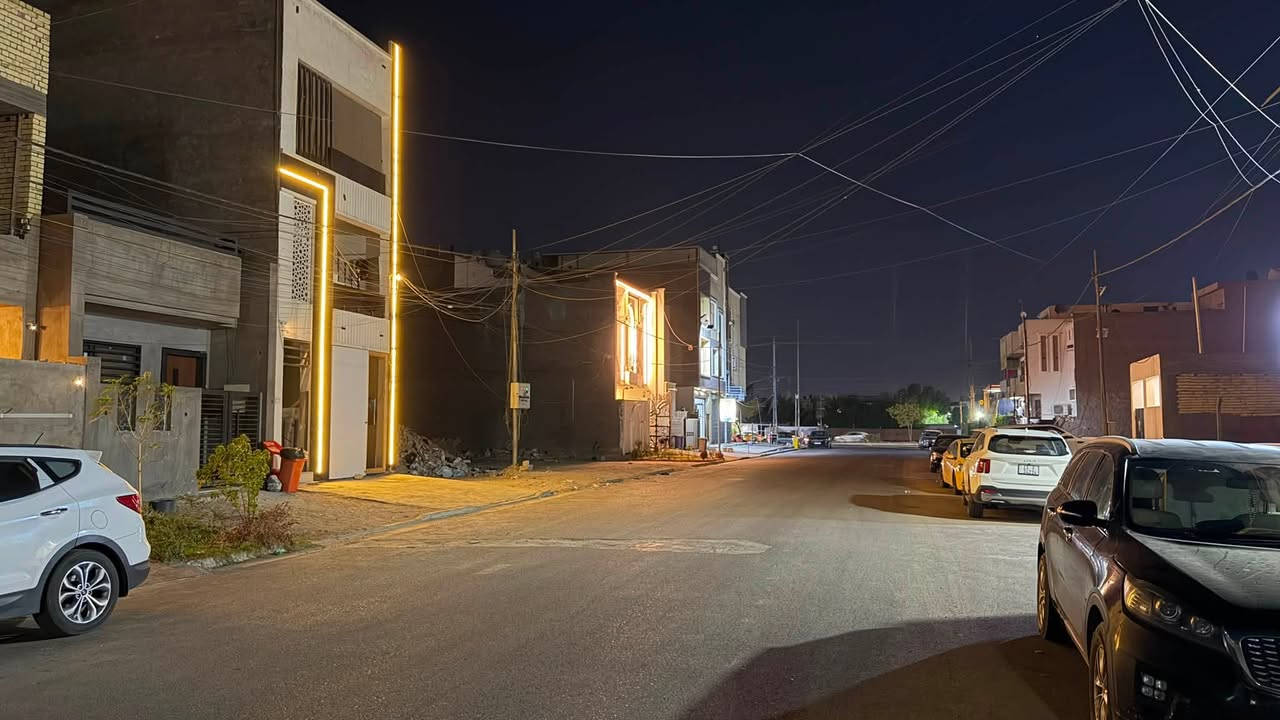 #عقار_مميز_جدا 🏠✨
مشتمل للبيع مساحة 100 متر، الواجهة 5، نزال 20، محتويات 5 غرف نوم، صحيات عدد 2، عرض شارع 20 متر، رصيف 4 متر 📏
‏بناء حديث 2026 جاهز للسكن 🏗️
الاستفسار: *********** 📞 مكان العقار الضباط مجاور حي الحسين قرب مجمع الروان ومجمع النسيم العقار على شارع 20 متر
