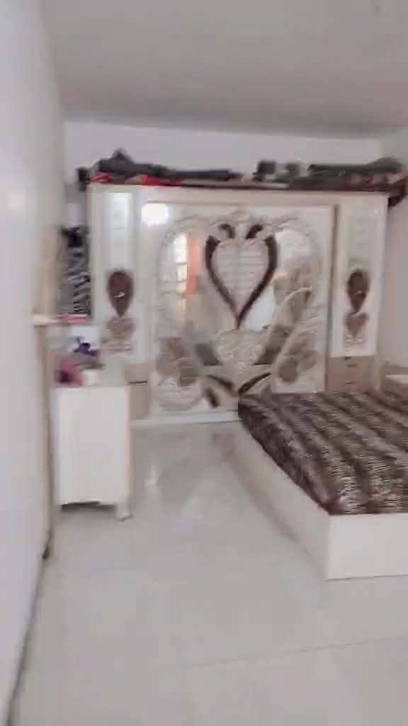بيت للبيع المساحه 100خلف عمارات الزيتون سند 25يوجد خدمات اناره ليليه تبليط ماء كهرباء مجاري وسعر مناسب لجميع ارقم. ***********
