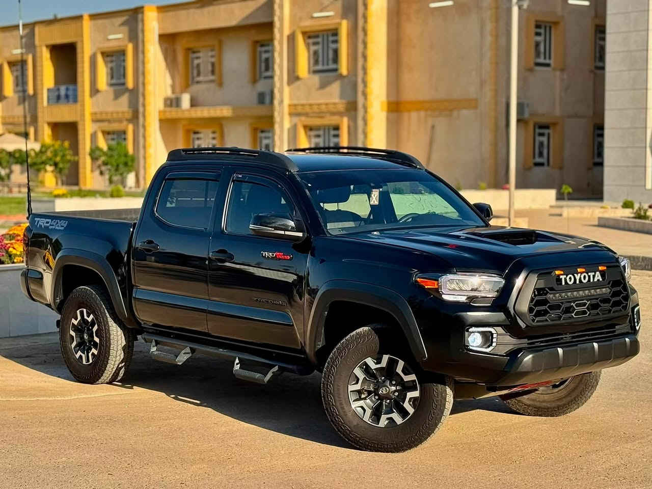 🔹السلام عليكم للبيع فقط ..

♦️السعر المطلوب 215$ ورقة وبيها مجال ..

‏♦️TOYOTA TACOMA TRD OFF ROAD PREMIUM

🔹تويوتا - تاكوما - تي ار دي اوف رود - بريميوم ..

♦️موديل 2023 .. THE LAST CALL .

♦️السيارة مصروف عليها ومعدلة .
🔹ويل حجم 16 اوف رود بلادي .
🔹تاير امريكي من شركة GOODYEAR اصلي .
🔹دوسات اصلية TRD PRO كوالتي عالي .
🔹مطريات من شركة ELLTE امريكي اصلي .
🔹بنيد TRD PRO اصلي .
🔹شباك تندرا TRD PRO اصلي .
🔹لايتات TRD PRO اصلي .
🔹درع محرك TRD PRO حديد .
🔹بروجكتر اصلي .. مع حاجب بروجكتر اصلي لد وترحيب .
🔹بگلايتات من شركة الفاركس اصلي لد وترحيب .
🔹بگلايت قمارة من شركة الفاركس اصلي لد .
🔹اضائة داخل البدي اوتو اصلي .
🔹عصا الگير TRD مطعم بأحمر .
🔹حلقات تطعيم احمر للدشبول .

♦️مواصفات السيارة بأختصار …
🔹بصمة .
🔹رادارات عدد 2 امامي .
🔹اشاير بالمري .
🔹تحكم كشن كهرباء .
🔹فول تحكمات ستيرن .
🔹جام خلفية فتح وقفل اوتو .
🔹شحن لاسلكي .
🔹فورويل نضام ديفلوك نضام زحف بالرمال وصعود جبال .

♦️ضرر السيارة قطعة وحدة فقط البنيد مبدل .

🔹للأستفسار - ‭***********‬
