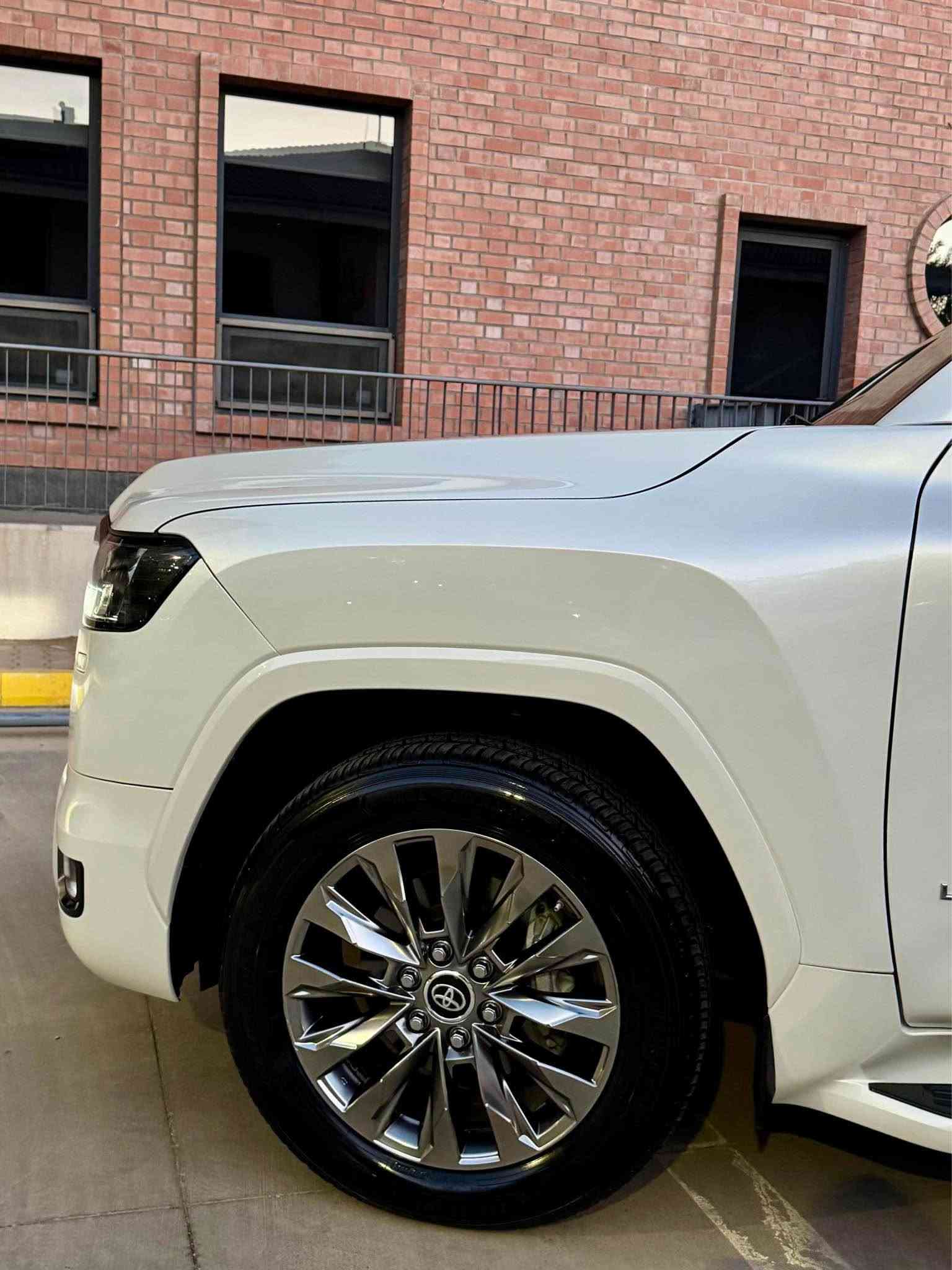 LAND CRUISER_2023 _Twin Turbo _GXR

_GXR_87,000Km

اللَّهُمَّ صَلِّ عَلَى مُحَمَّدٍ وَعَلَى آل مُحَمَّدٍ

اخت زيرو بل كارتون
بدون صبغ - بدون رمل - بدون حالوب ـ حتا دعاميات شرط

🔷تويتا لاندكروز موديل (2023) توين توربو
🔷سياره زيرو شريكه ساز باب اولا
🔷سياره مواصفات (GXR)
🔷سياره (٦) سلندر توين توربو  

🔷مواصفات سياره 
(كوشنات جلد _ شغال عن بعد
_ كاميرا _ كوشنات تدفيه _ شاشه كبير
٣ شاشات بيلادي _ وايرليس شحن _   نيظام eco _ سلايت _ النزلاق _ثلاجه _ زينون _ حساسيه الديك المؤخره مرايات _)

🔷سنويه هزه كل جديد مباشر حول

🔷• نظافه ١٠٠٪ كامل سيرڤس بدون نقص و

🔷مكان سليمانيه
🔷سعر (628$)
🔷رقم . *********** السليمانية, العراق
