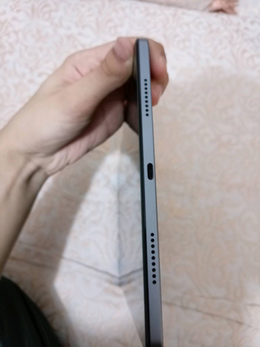 📱 للبيع: تابلت HONOR Pad X8a
استخدام شهر تقريباً ضرر بسيط بالكارتون بس كامل ملحقات
✨ المواصفات:

- 🖥️ الشاشة: 11 إنش بدقة FHD+
- ⚡ المعالج: Snapdragon 680 ثماني النواة
- 💾 الذاكرة الداخلية: 128GB
- 🚀 الرام: 4GB
- 🔋 البطارية: 8300mAh
- 🤖 نظام التشغيل: Android 16
- 🔊 4 سماعات لصوت واضح ومميز
- 📸 الكاميرا الأمامية والخلفية: 5MP
- 🔌 منفذ شحن Type-C
- 🎨 اللون: رمادي

✅ مناسب للدراسة، ومشاهدة الأفلام، والتصفح، والاستخدام اليومي.
السعر بي مجال للطيبين
مكاني بغداد العبيدي تجي تفحص وتاخذه