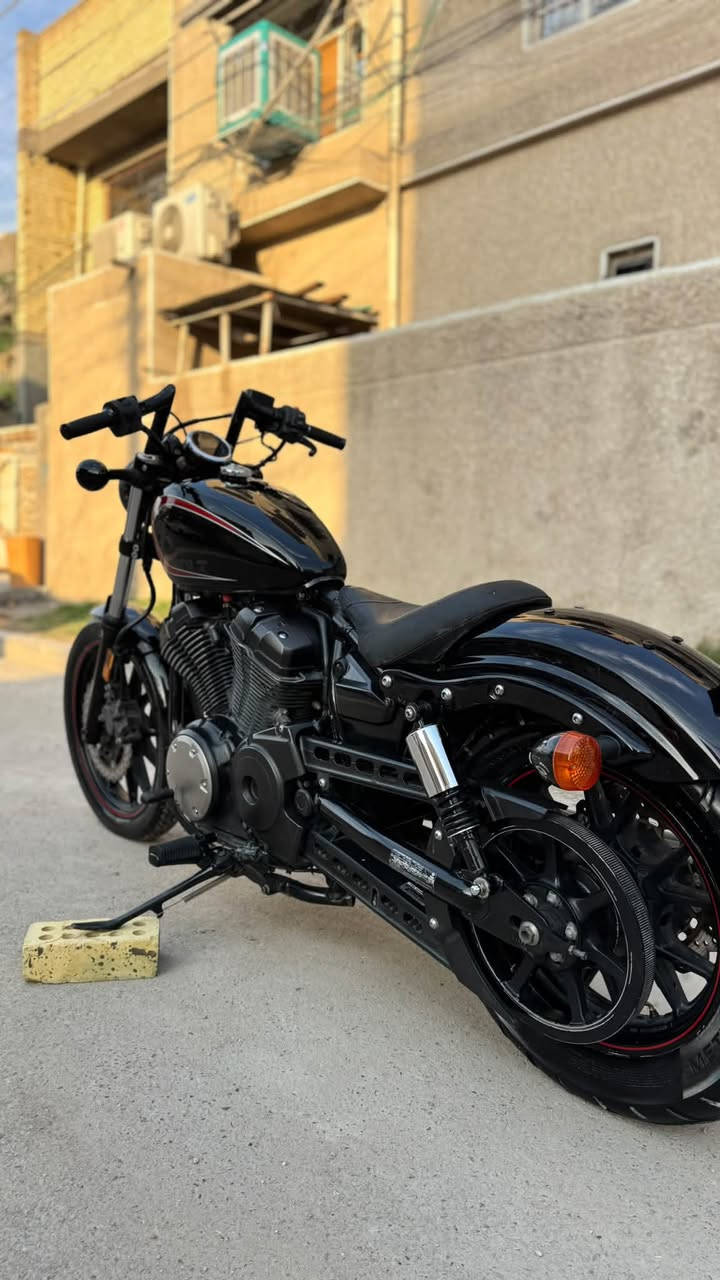 Yamaha bolt 950  2015
ياماها بولت موديل 2015
 حجم المكينة 950cc
الدراجة ماشية 13800 كم
الدراجة كلش نضيفه وحلوه 
تانكي البانزين بي رصعات يحتاج تعديل بارد
بدون ارقام او كمرك 
سعر الدراجة 30 ورقة وبيها مجال بسيط 
العنوان بغداد الشعب 
***********
