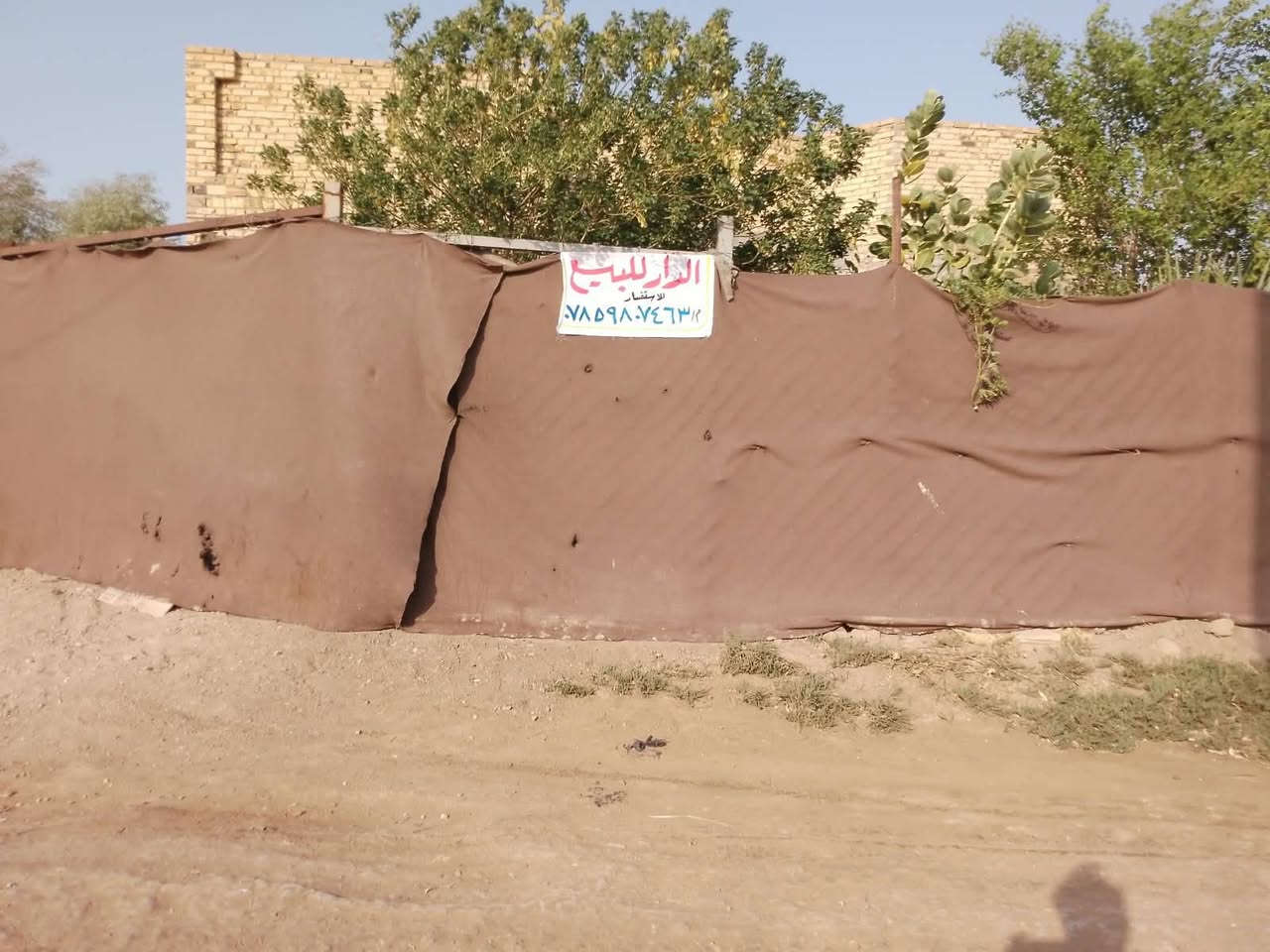 السلام عليكم للبيع بيت طابو زراعي سند 25 مداور المكان حي منصور ع نزلت الشهيد ماهر قرب بيت سلمان الكيم 3غرف وصاله ومطبخ وحمامات الاساس صب كونكريت بناء طابوك الارضيه بورسلاين الصطح عكاده وحديقه البيت ركن المساحه 500 متر *********** بي واتساب
