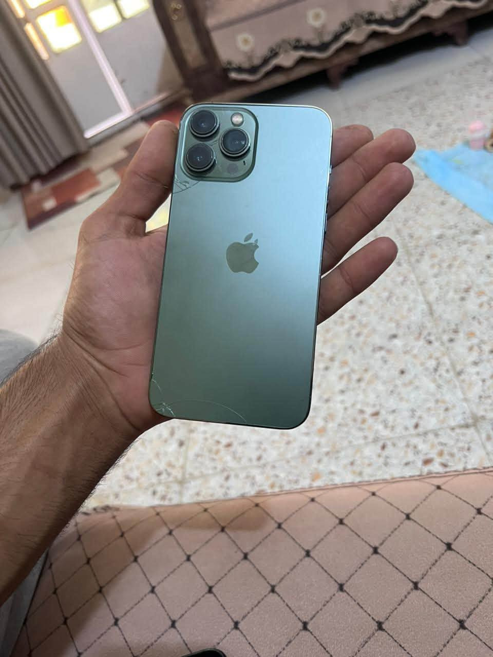 تلفون آيفون 13 برو ماكس مبدل بي شاشه و كامره شاشه بيه فطر وضهر هم موضح بطاريه 73 بلاديه شرق اوسط دبل AA السعر 350 وبيه مجال بسيط استفسار على رقم *********** متواجد عل وتساب
