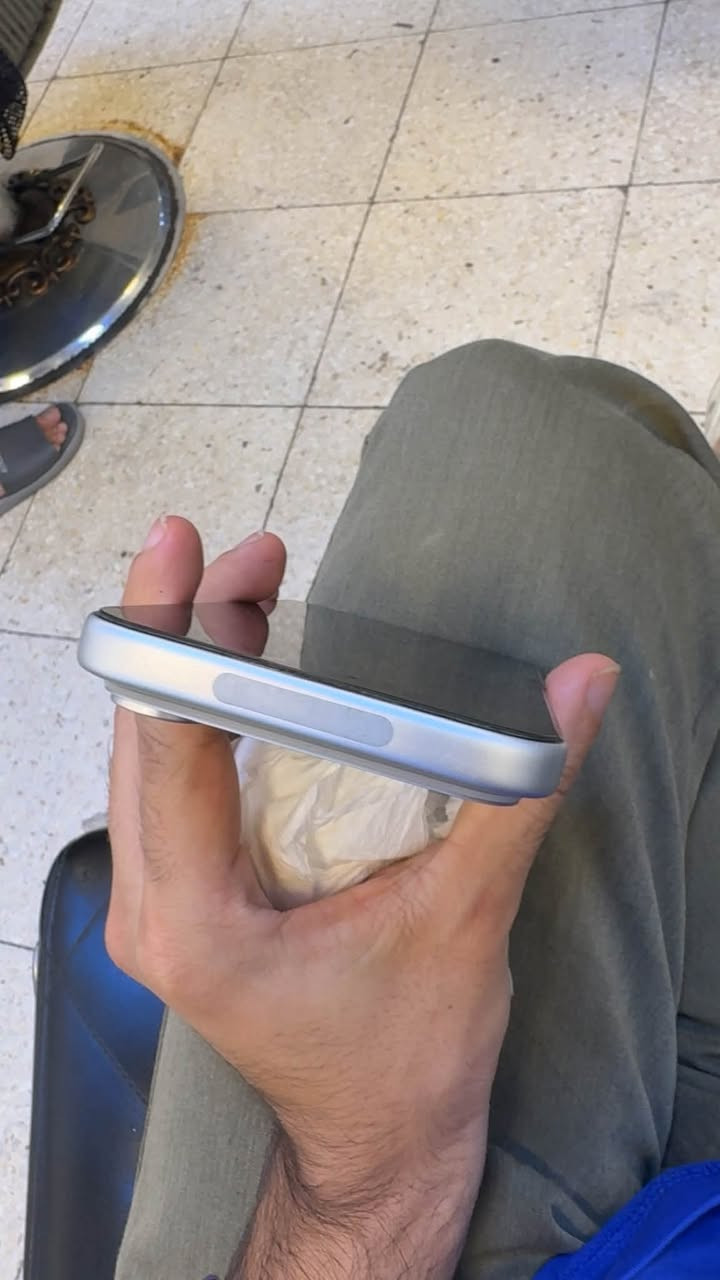 ايفون 17pro max  بطاريه 100 مشحون97 مره فقط تليفون لون ابيض الترند  ذاكره ٢٥٦
فول التليفون  للتواصل ***********
