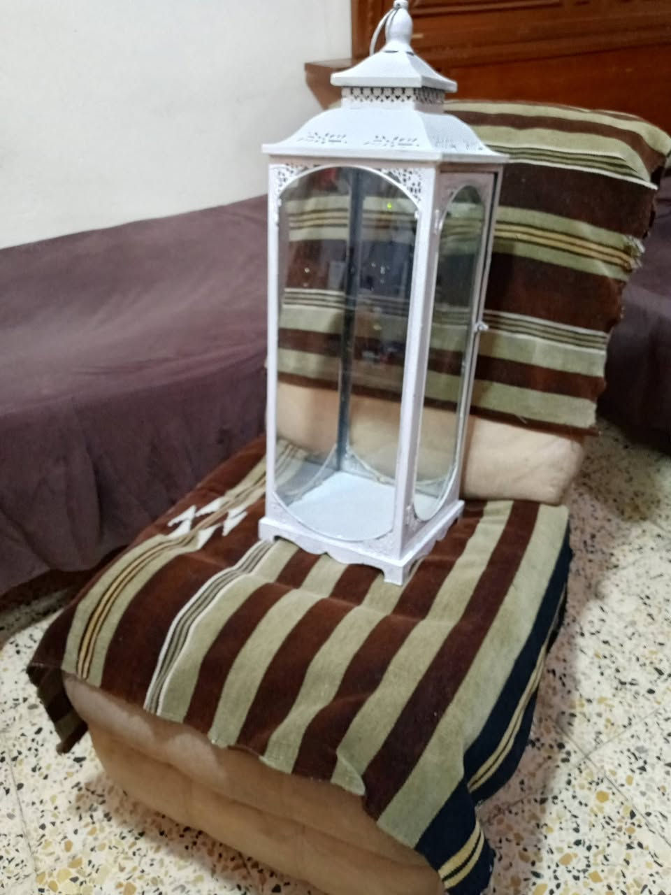 فانوس حديد وجام متر وجديد سعر ٢٠ مكان حريه
